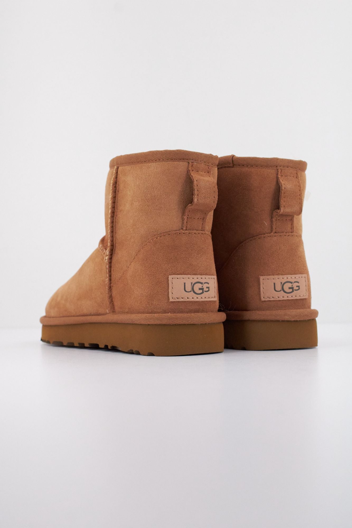 UGG UGG CLASSIC MINI en color MARRON (4)
