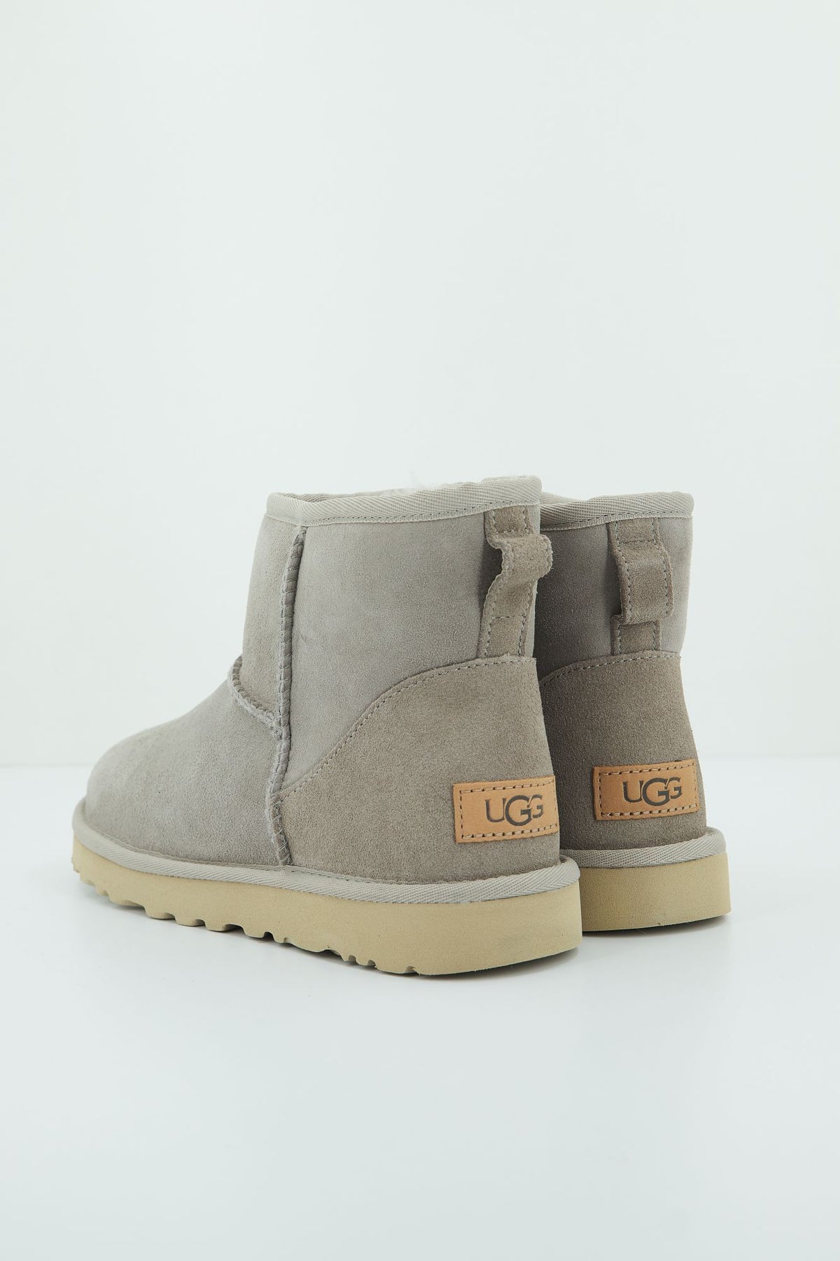 UGG  W CLASSIC MINI II en color GRIS (3)