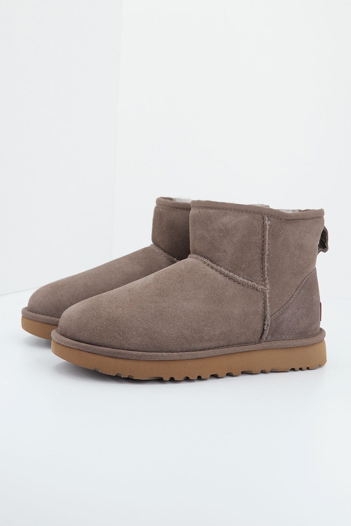 UGG UGG CLASSIC MINI en color MARRON (1)