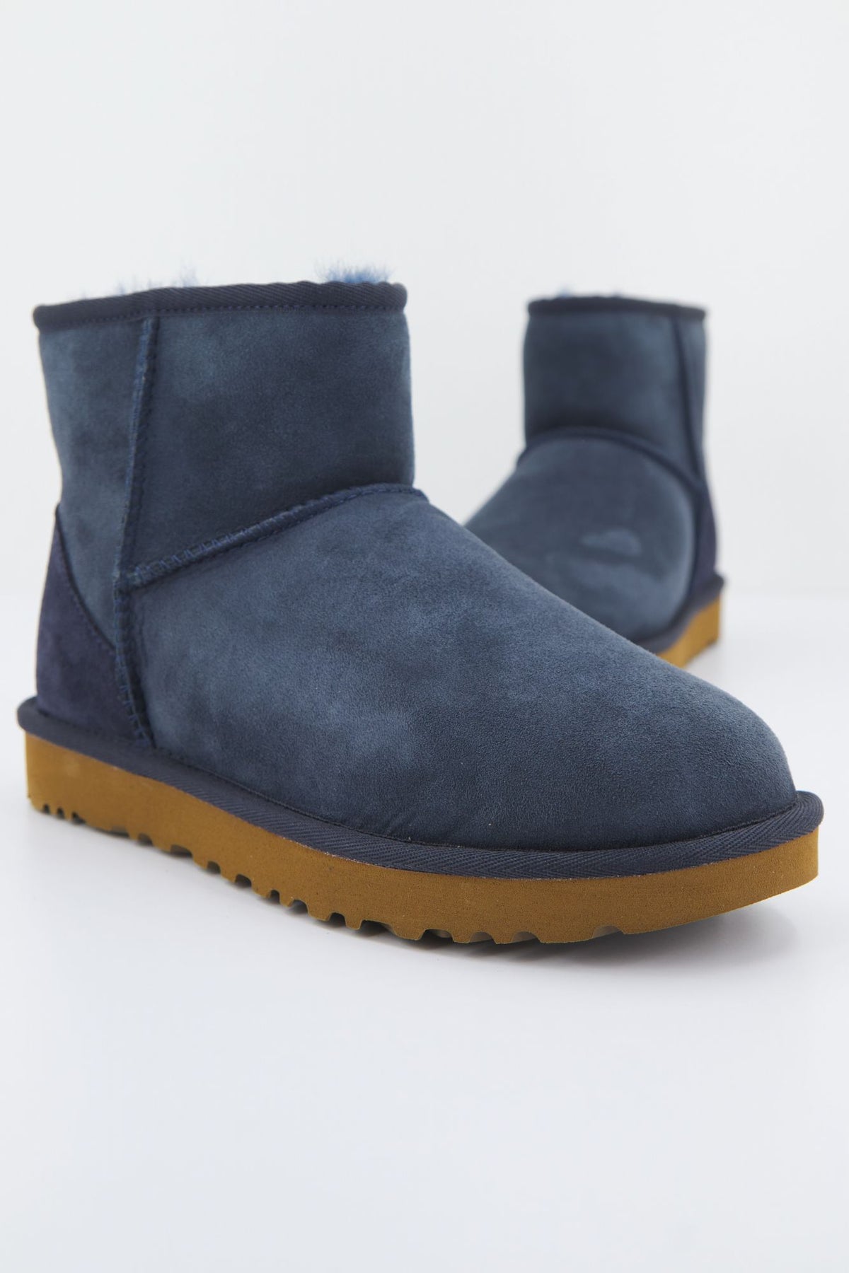 UGG CLASSIC MINI II en color AZUL (1)