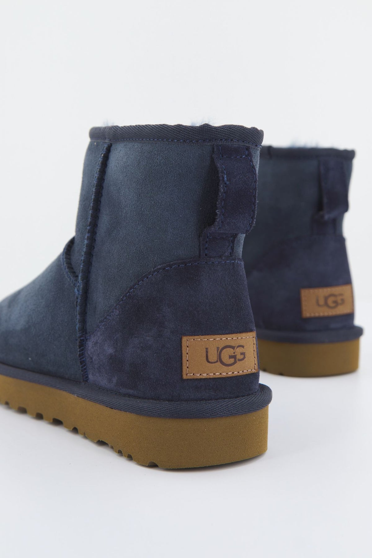 UGG CLASSIC MINI II en color AZUL (3)