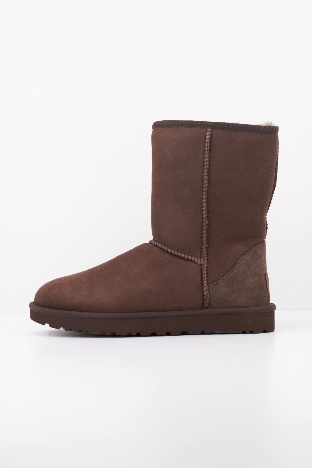 UGG W CLASSIC SHORT II en color MARRON (1)