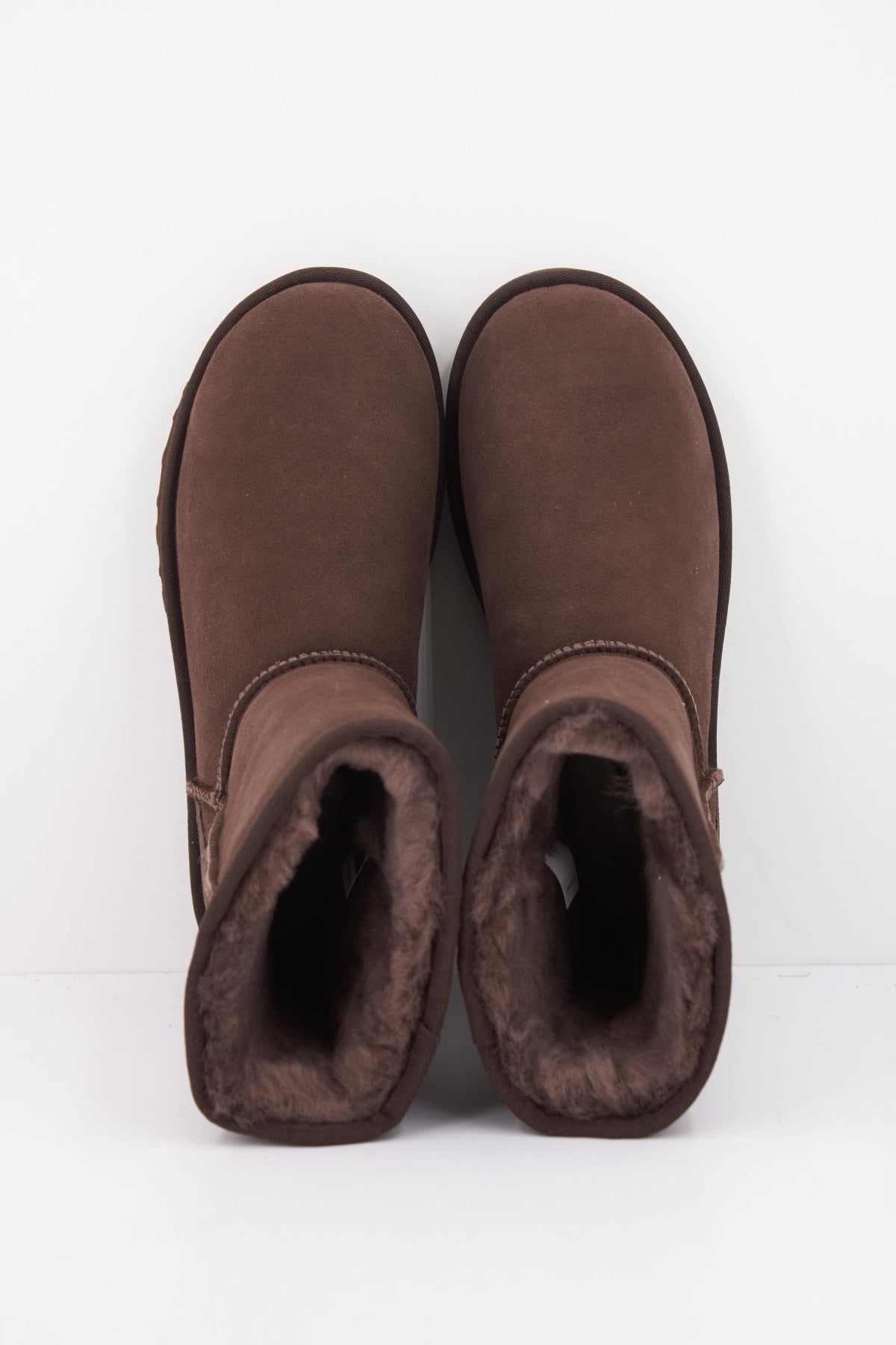 UGG W CLASSIC SHORT II en color MARRON (3)