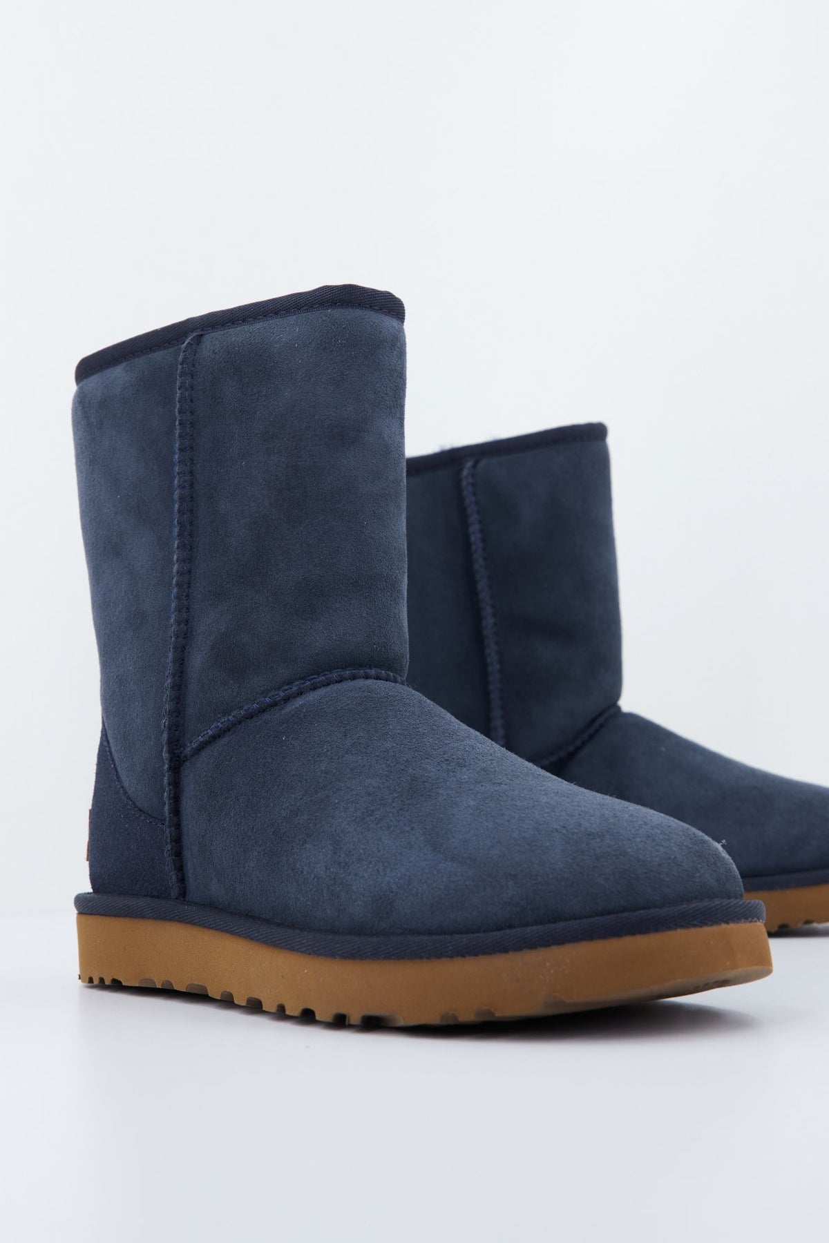 UGG W CLASSIC SHORT II en color AZUL (1)