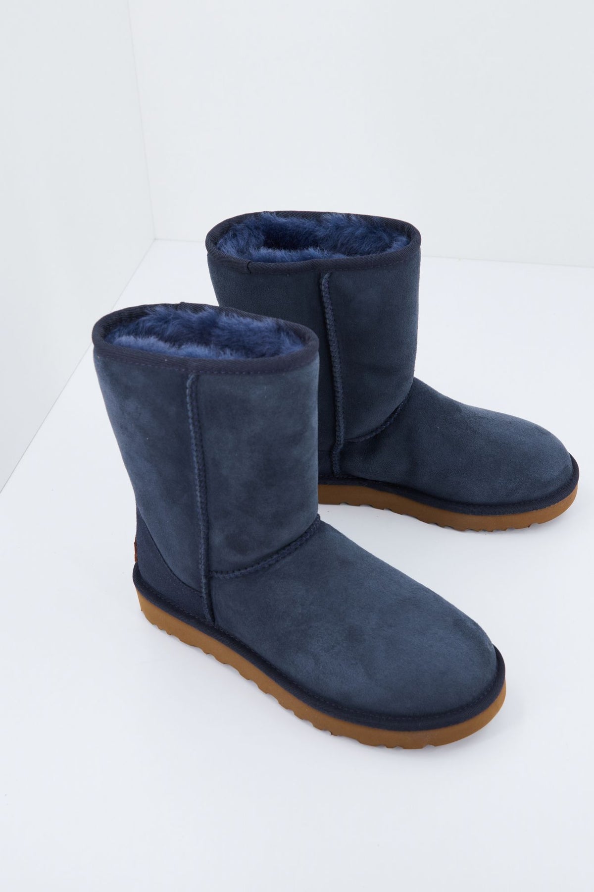 UGG W CLASSIC SHORT II en color AZUL (4)