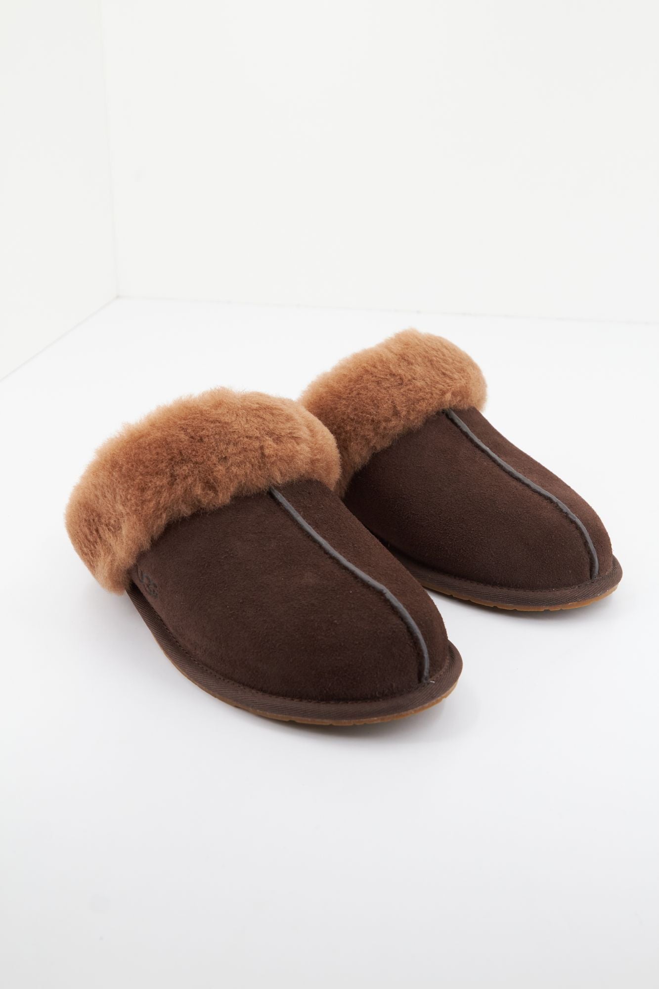 UGG W SCUFFETTE II en color MARRON (2)