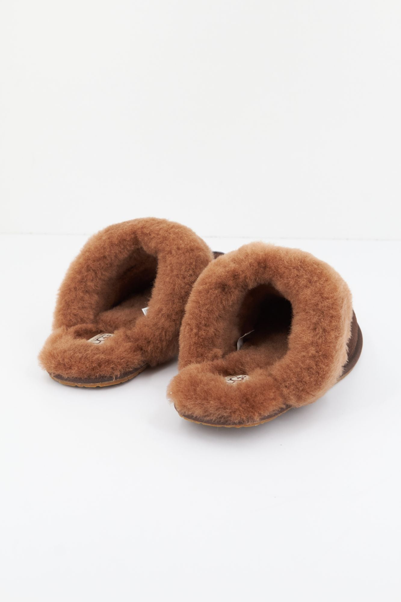 UGG W SCUFFETTE II en color MARRON (4)