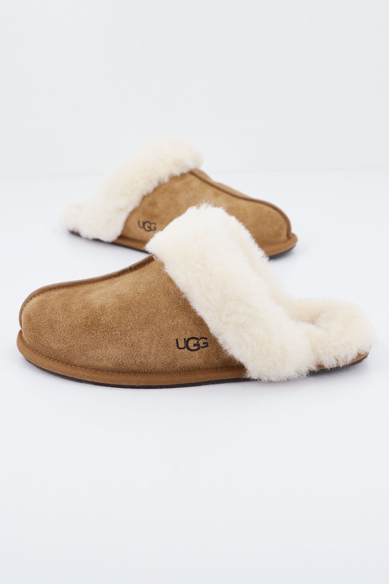 UGG W SCUFFETTE II en color MARRON CLARO (1)