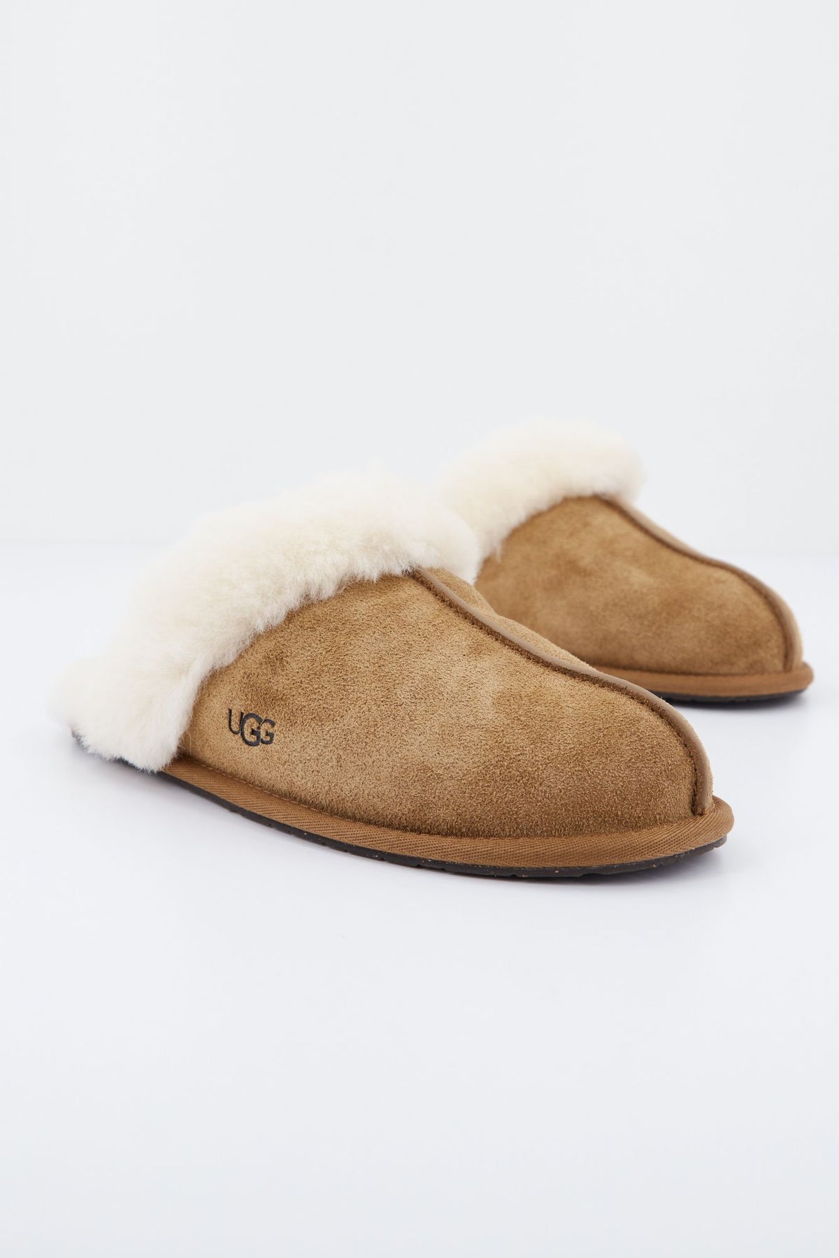 UGG W SCUFFETTE II en color MARRON CLARO (2)
