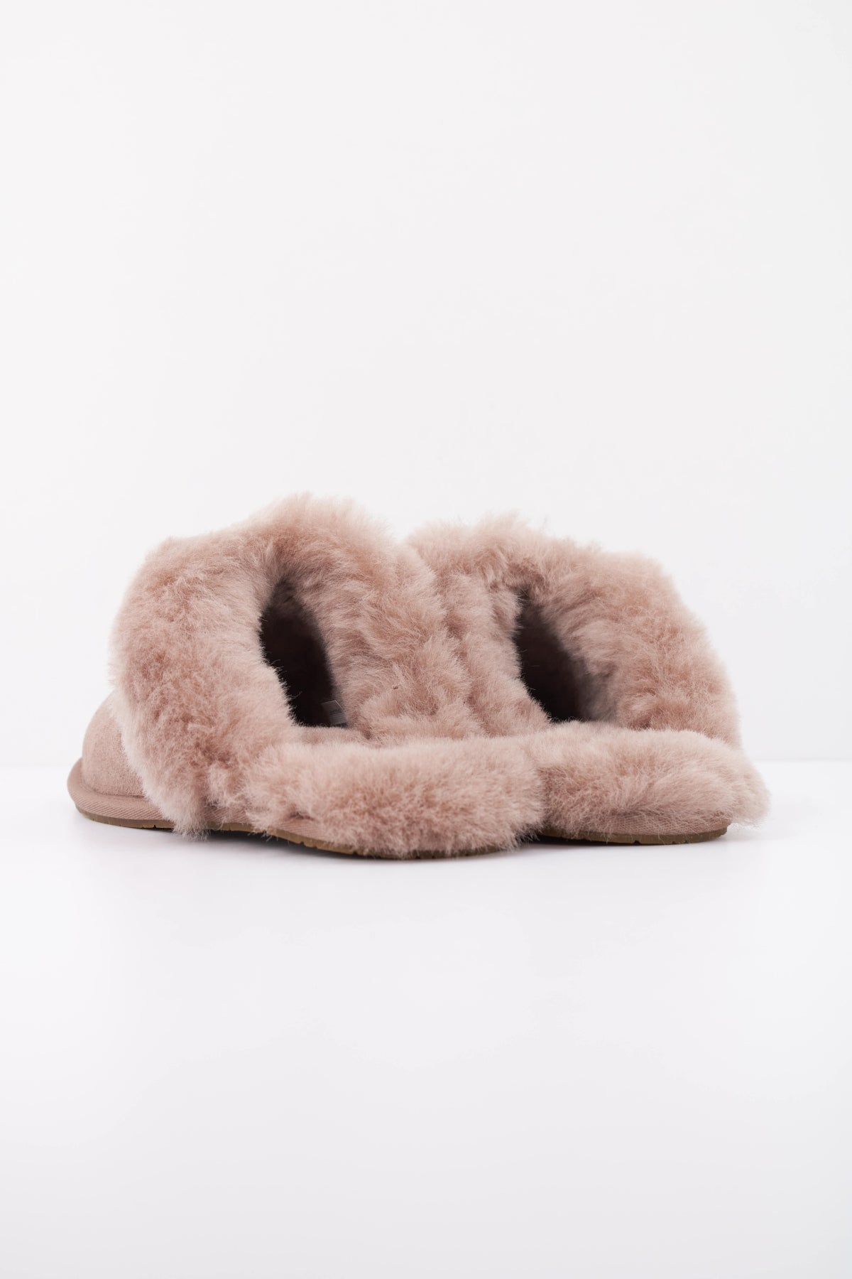 UGG SCUFFETTE en color MARRON (4)