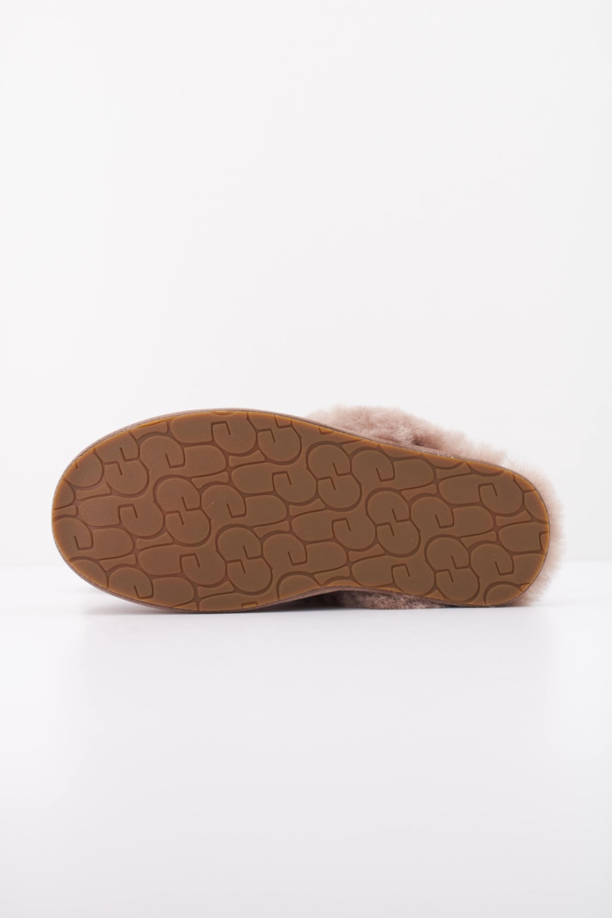 UGG SCUFFETTE en color MARRON (5)