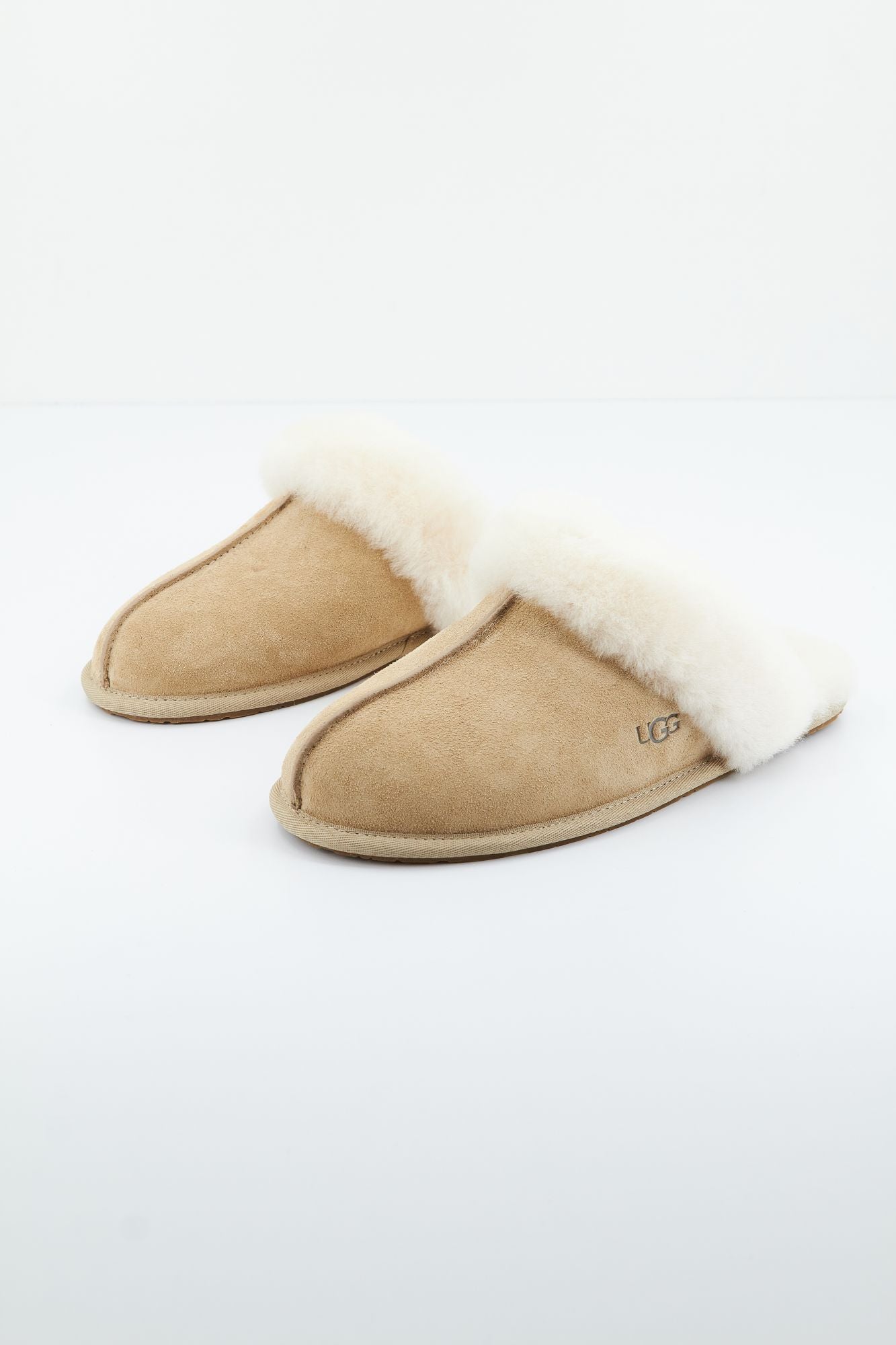 UGG W SCUFFETTE II en color MARRON CLARO (2)