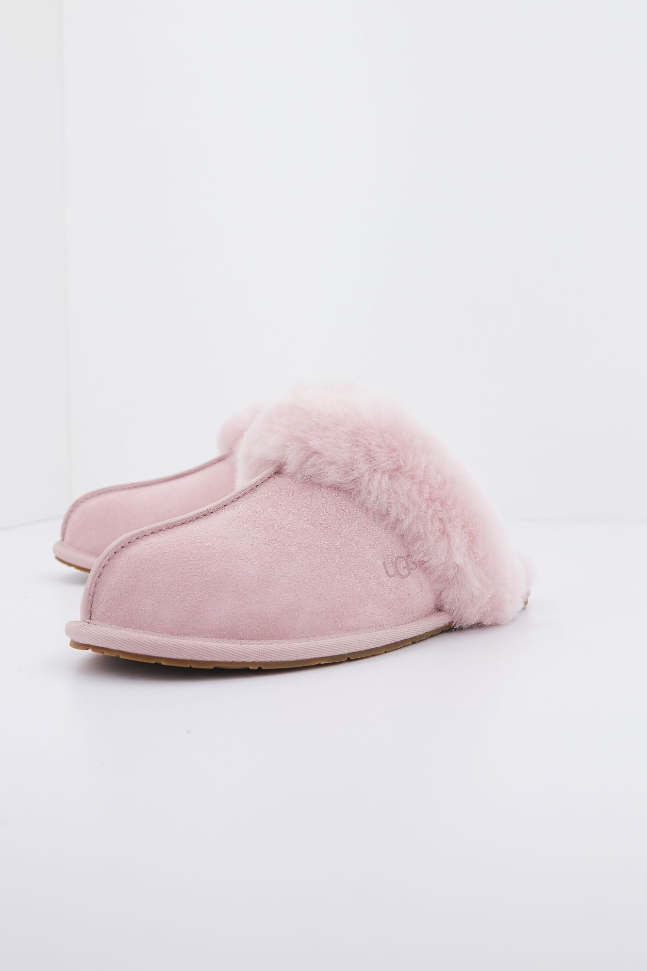 UGG SCUFFETTE II en color ROSA (2)