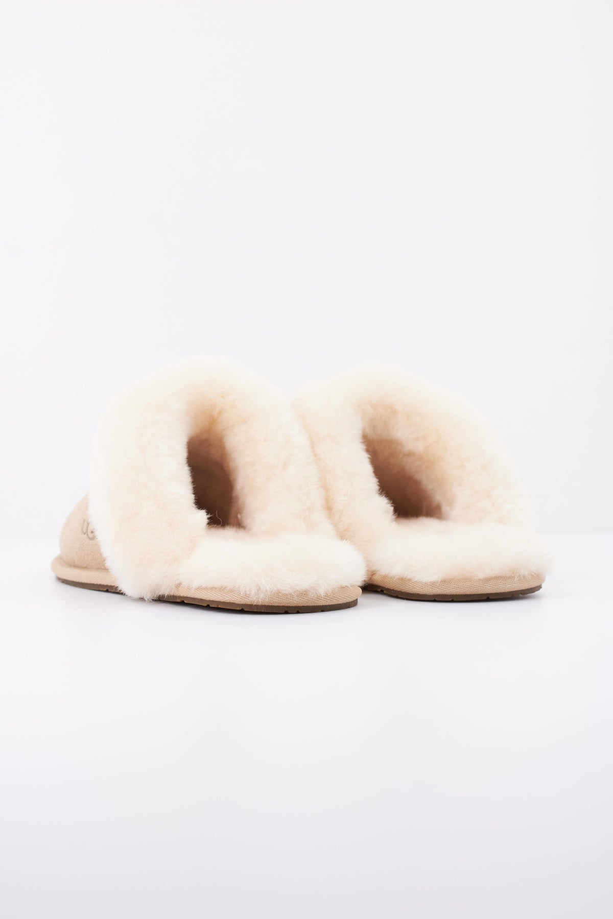 UGG SCUFFETTE en color MARRON CLARO (4)