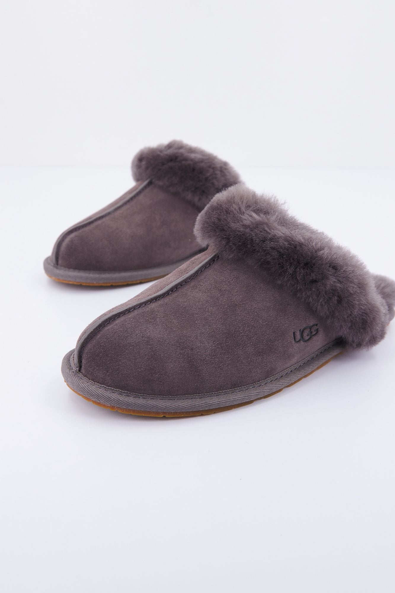 UGG SCUFFETTE en color MARRON (2)