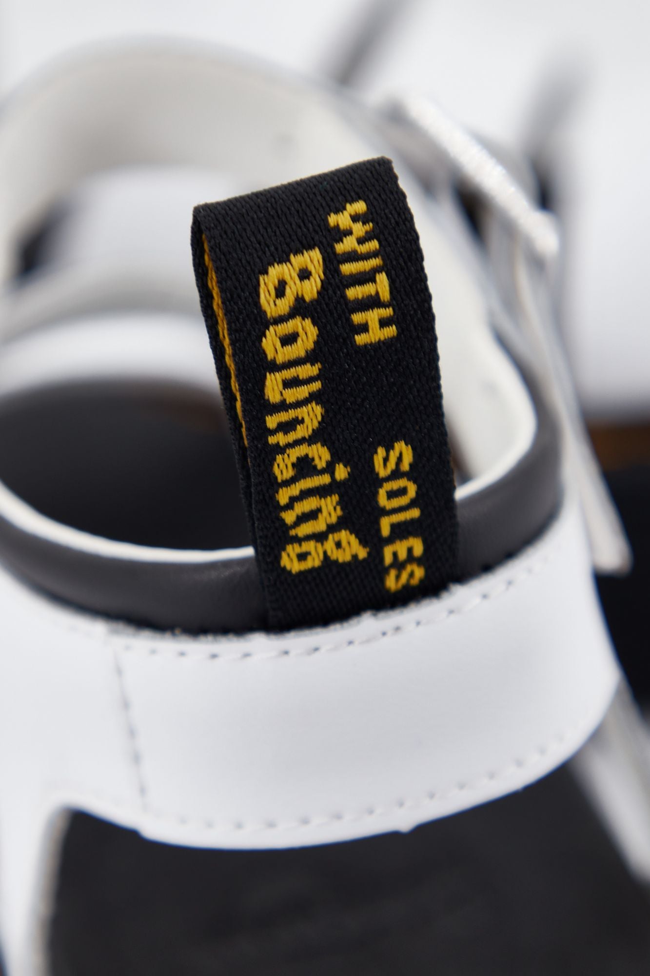 DR. MARTENS BLAIRE QUAD WHITE HYDRO LE en color BLANCO (4)