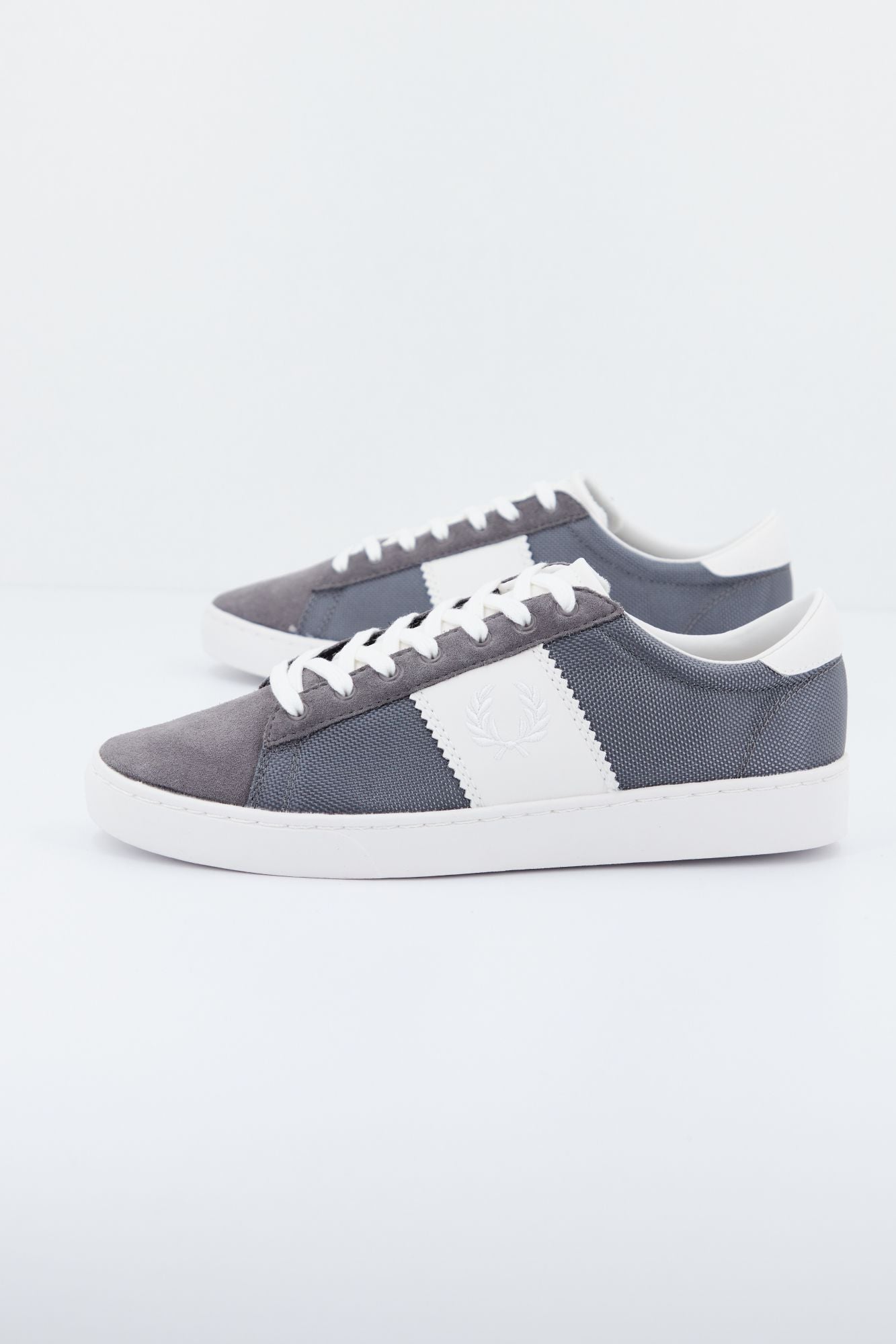 FRED PERRY SPENCER POLY en color GRIS (1)