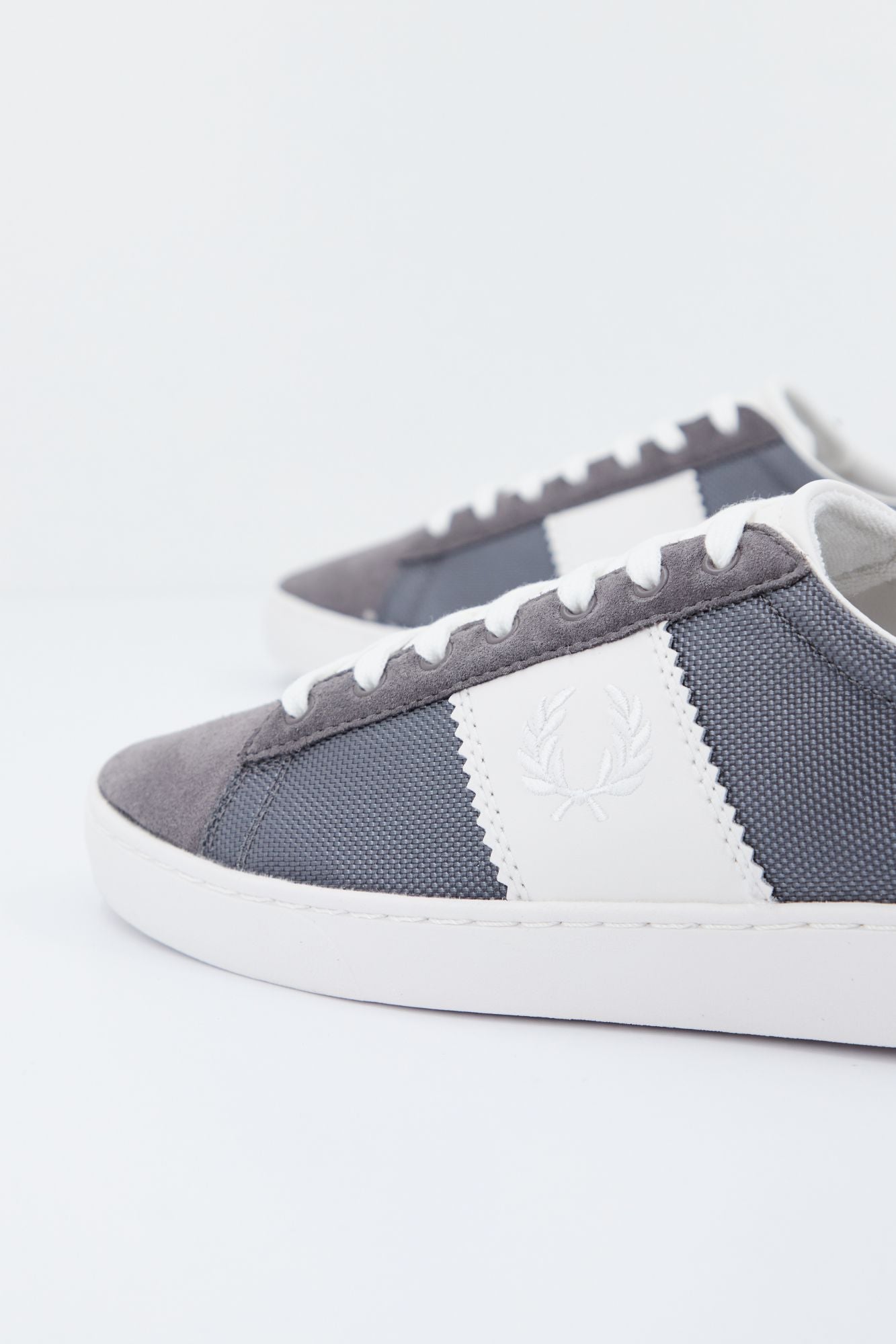 FRED PERRY SPENCER POLY en color GRIS (2)