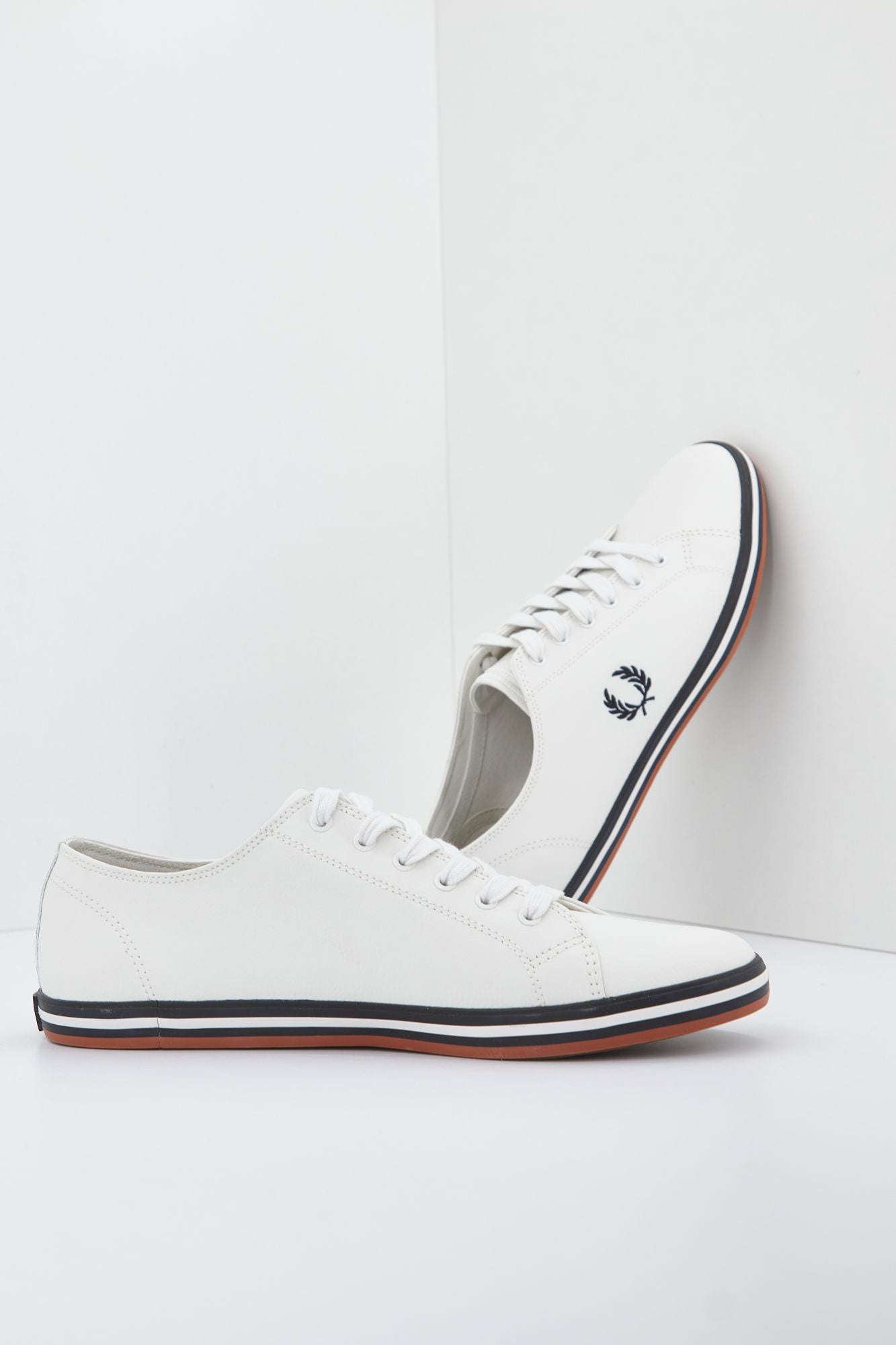 FRED PERRY  KINGSTON LEATHER en color BLANCO (2)