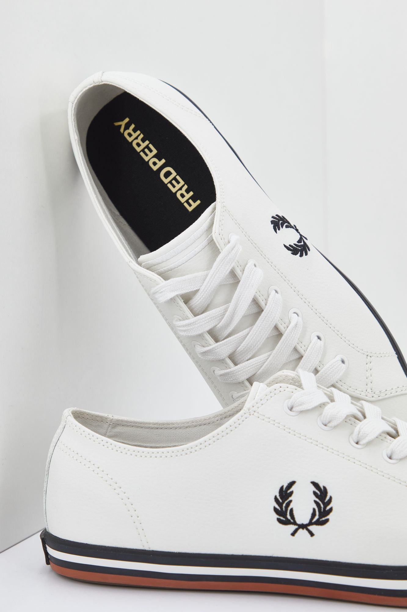 FRED PERRY  KINGSTON LEATHER en color BLANCO (4)