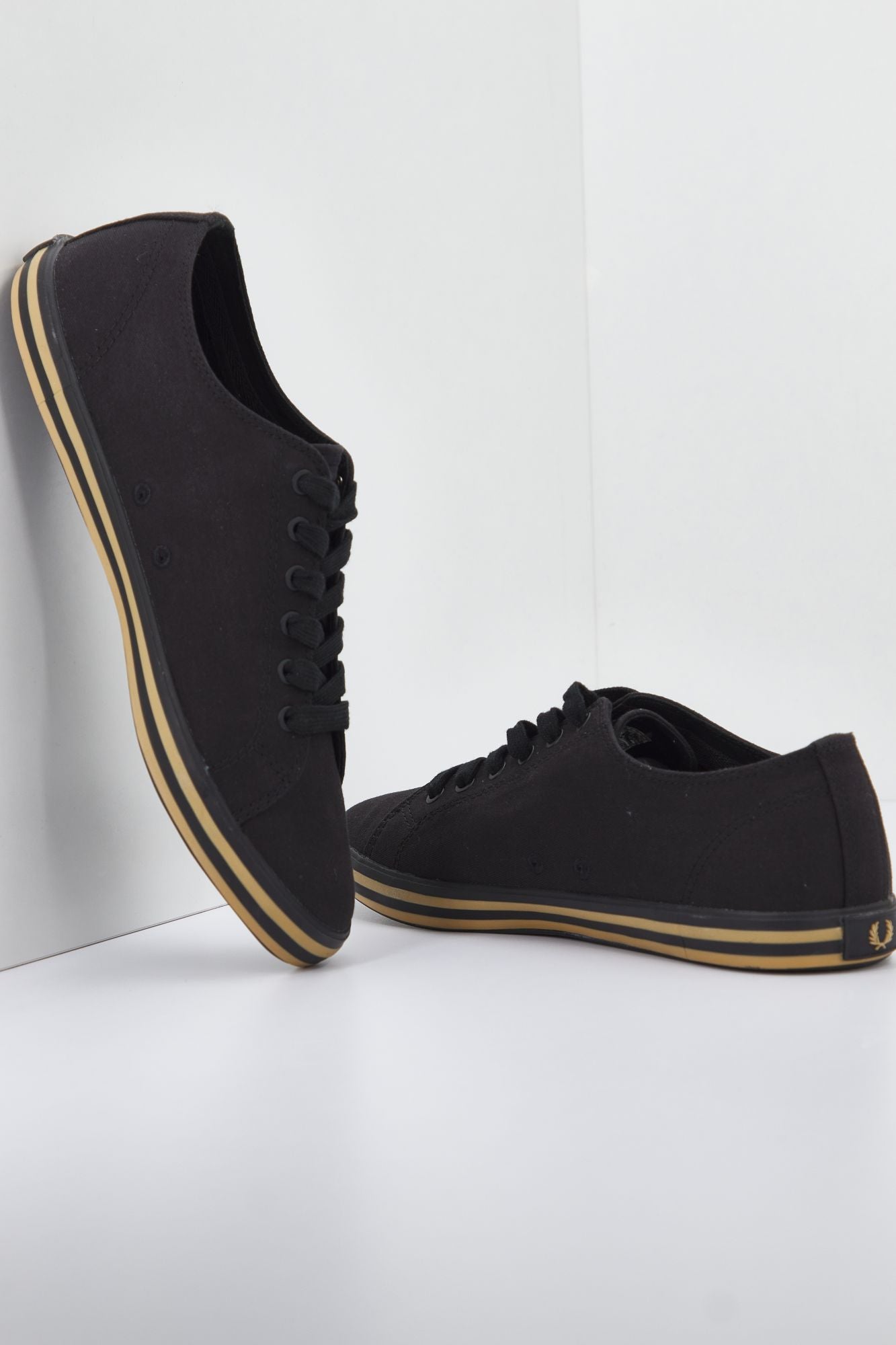 FRED PERRY KINGSTON TWILL en color NEGRO (2)