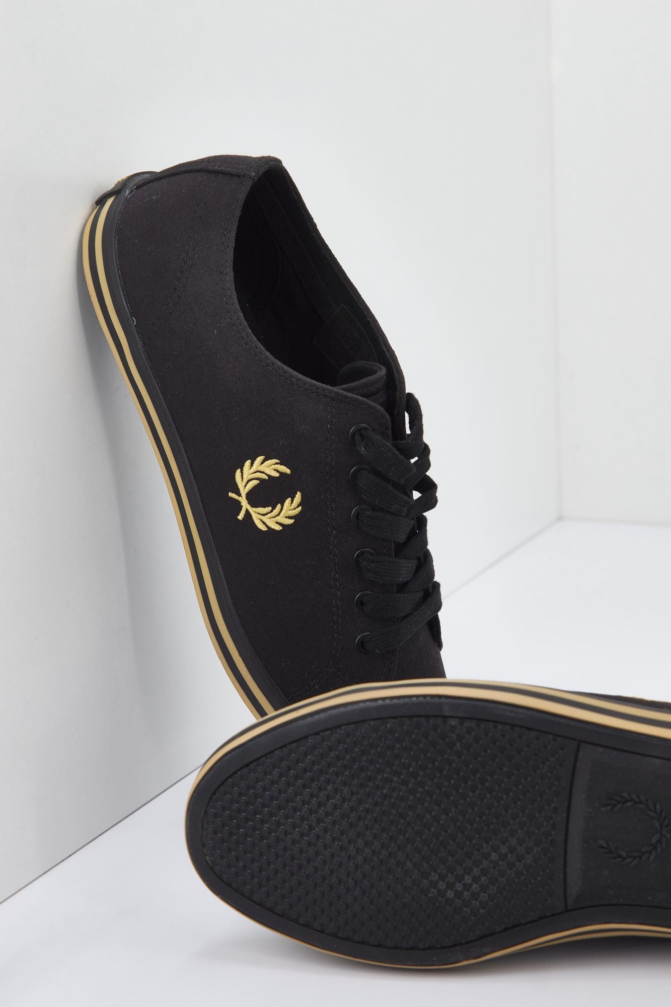 FRED PERRY KINGSTON TWILL en color NEGRO (3)