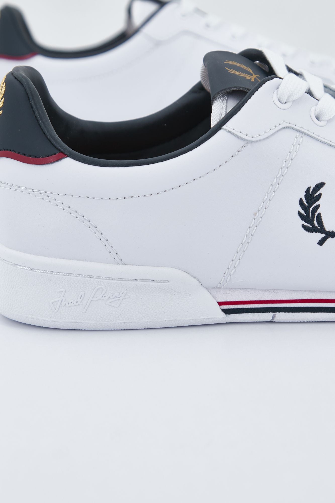 FRED PERRY B722 LEATHER en color BLANCO (4)