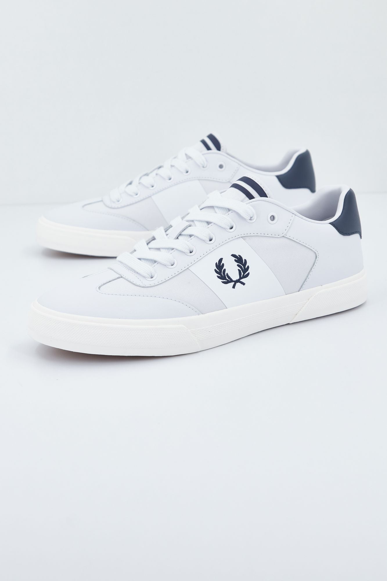FRED PERRY CLAY LEATHER en color BLANCO (4)