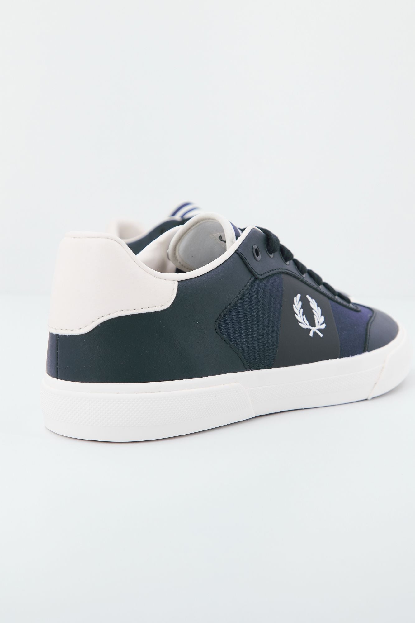 FRED PERRY CLAY LEATHER en color AZUL (3)