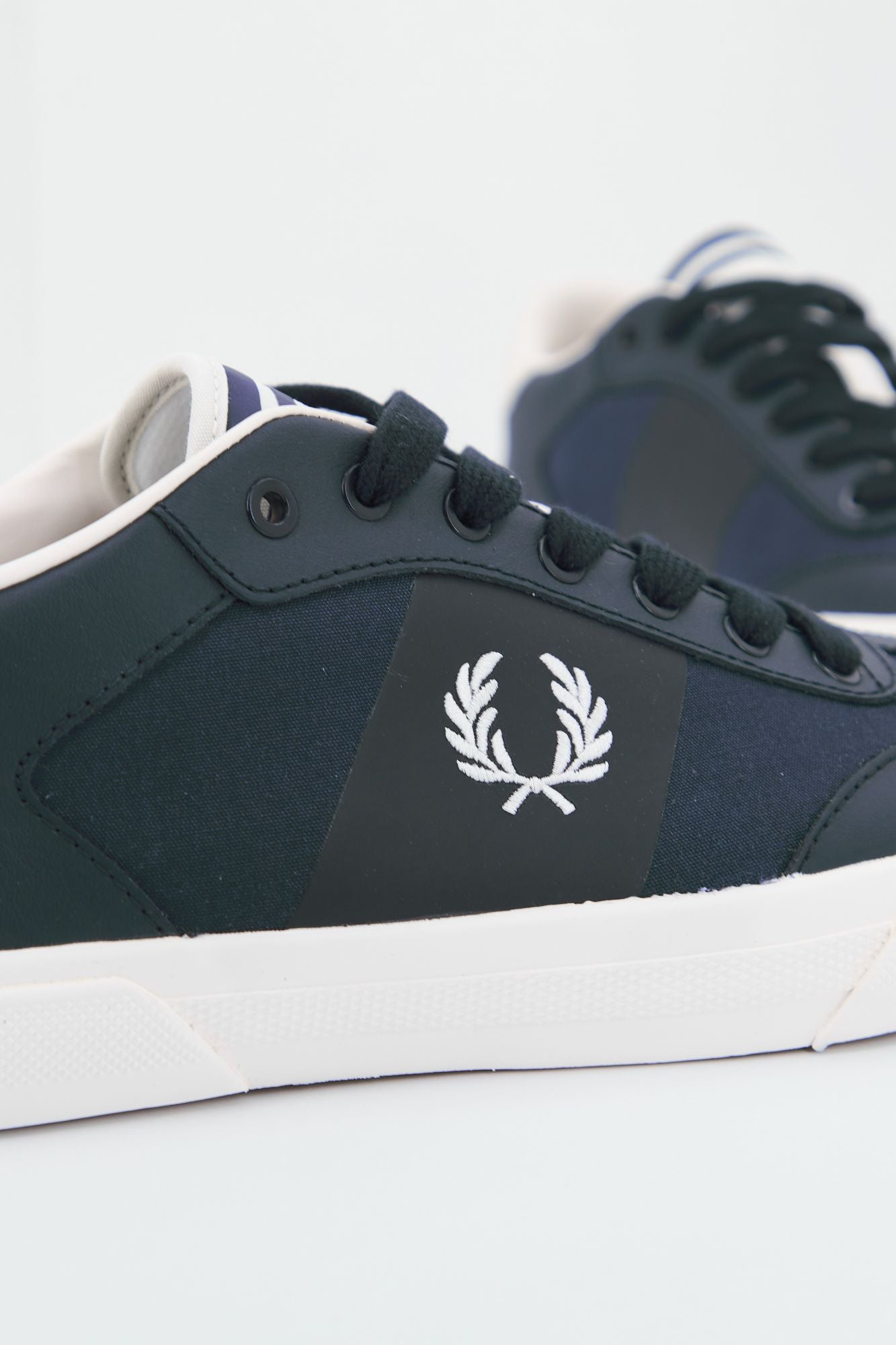 FRED PERRY CLAY LEATHER en color AZUL (4)