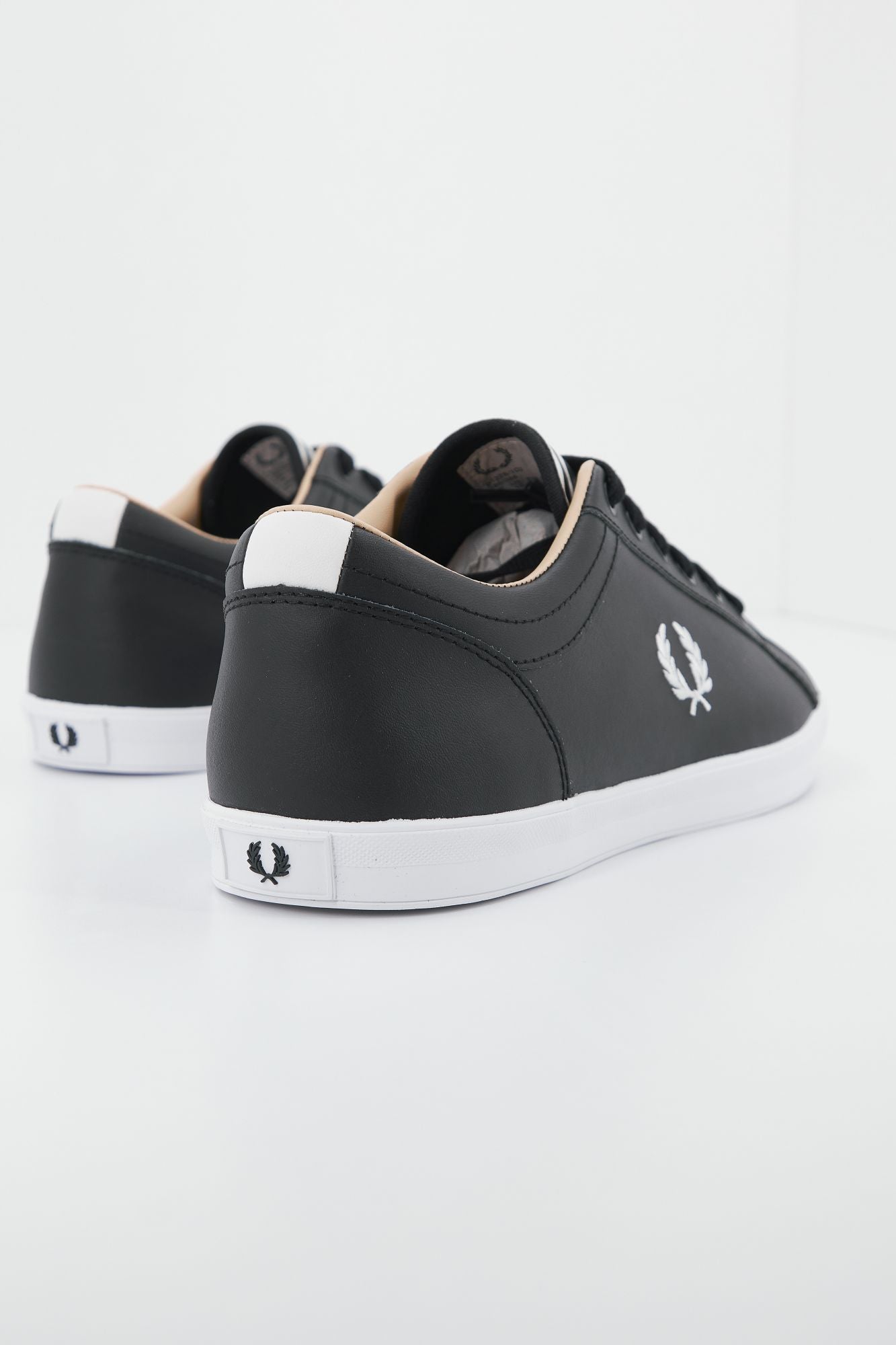 FRED PERRY B1228  en color NEGRO (3)
