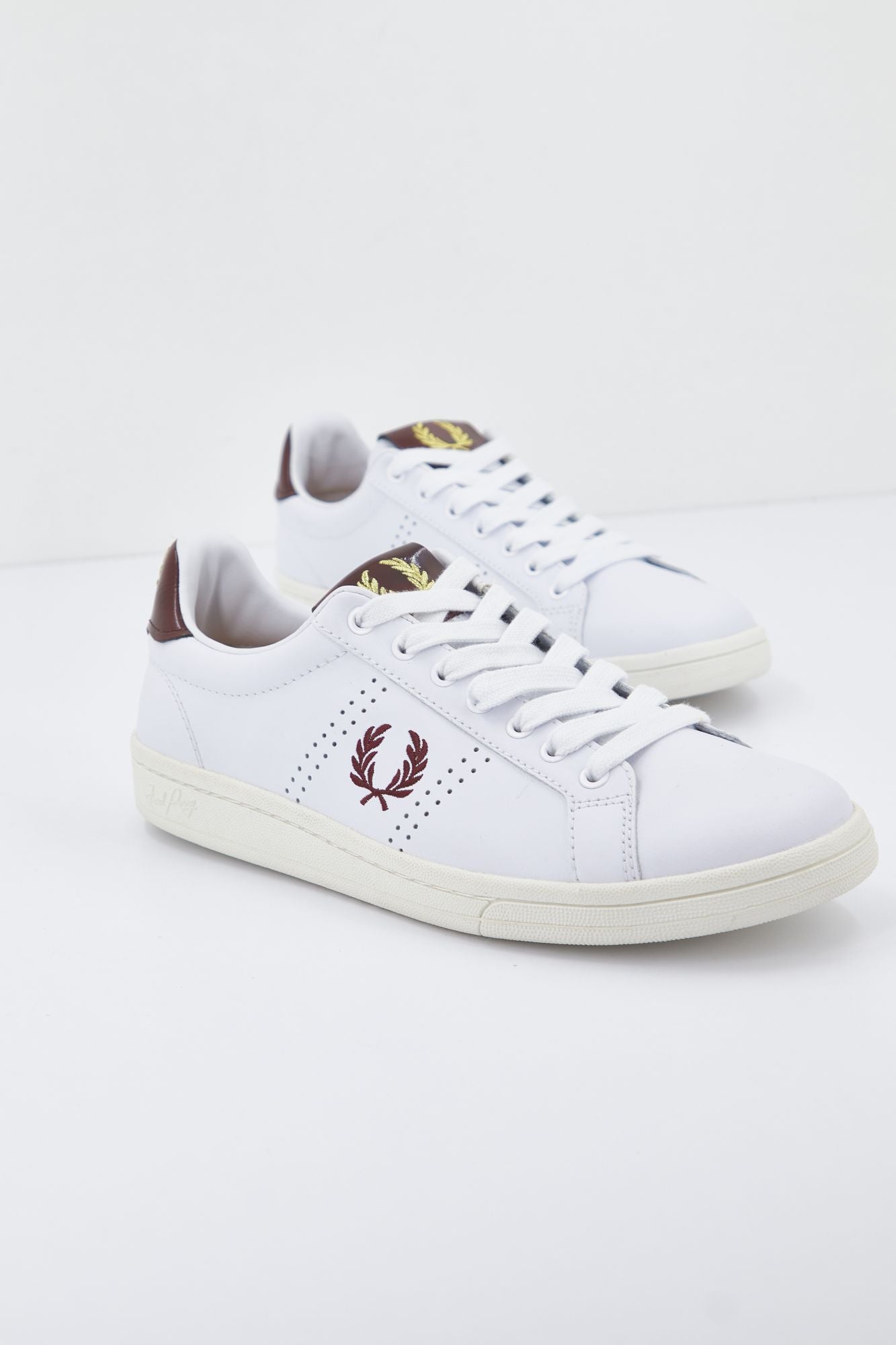 FRED PERRY B721 LEATHER en color BLANCO (1)