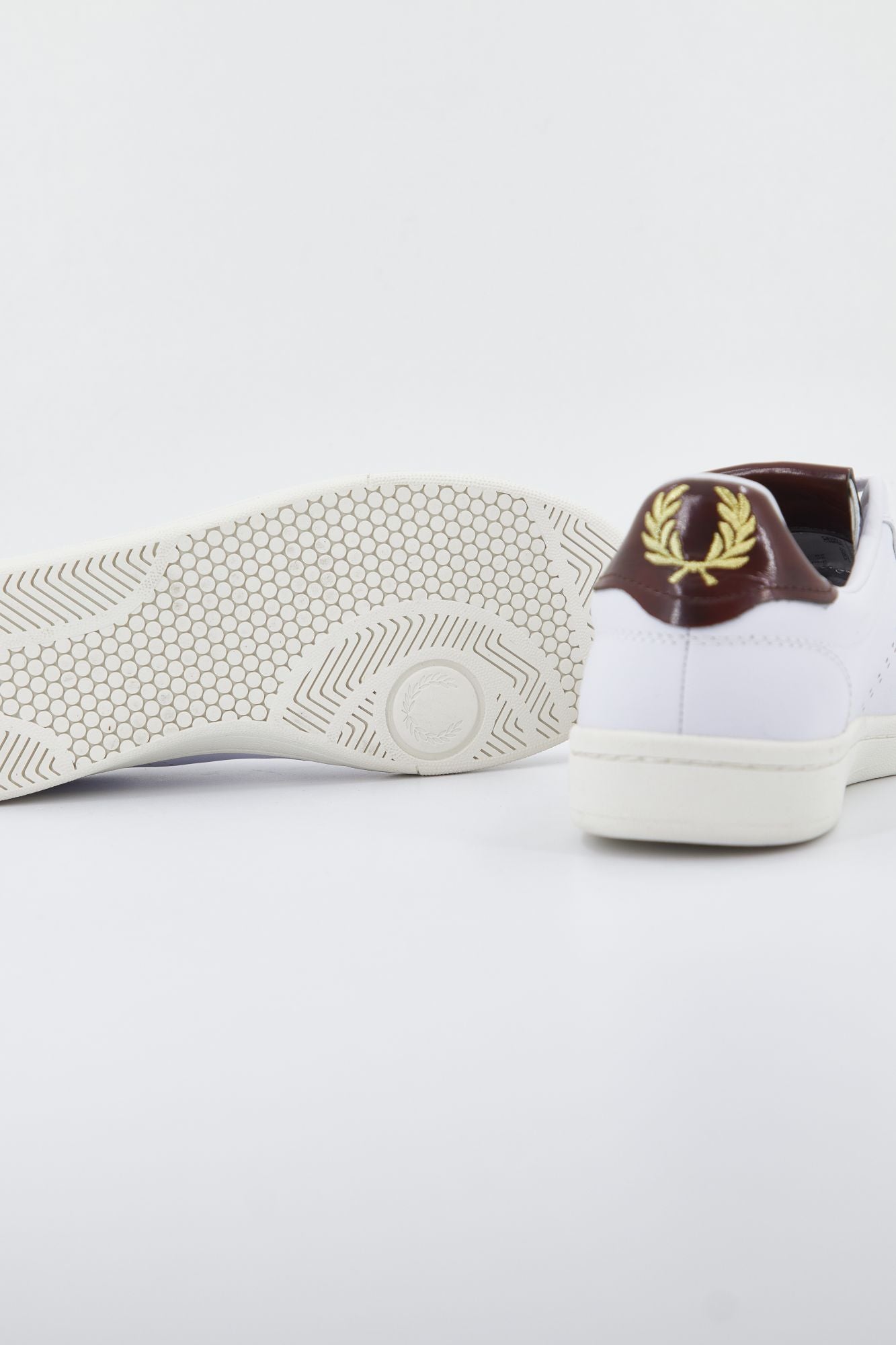 FRED PERRY B721 LEATHER en color BLANCO (3)