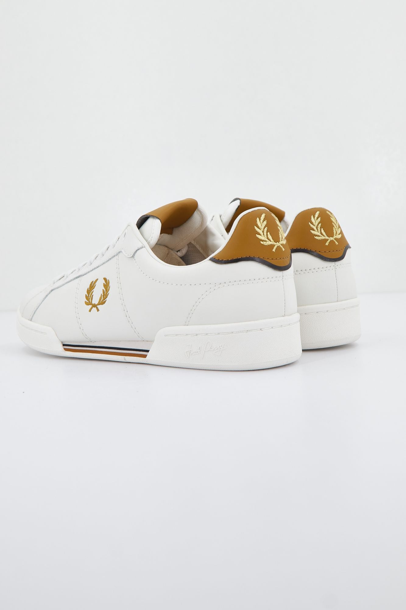 FRED PERRY B722 LEATHER en color BLANCO (3)