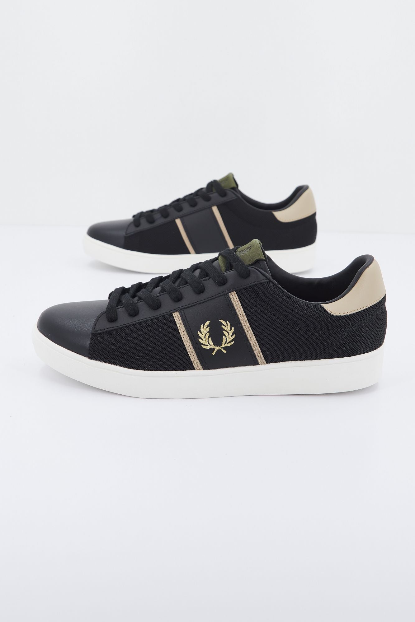 FRED PERRY B3302 en color NEGRO (2)