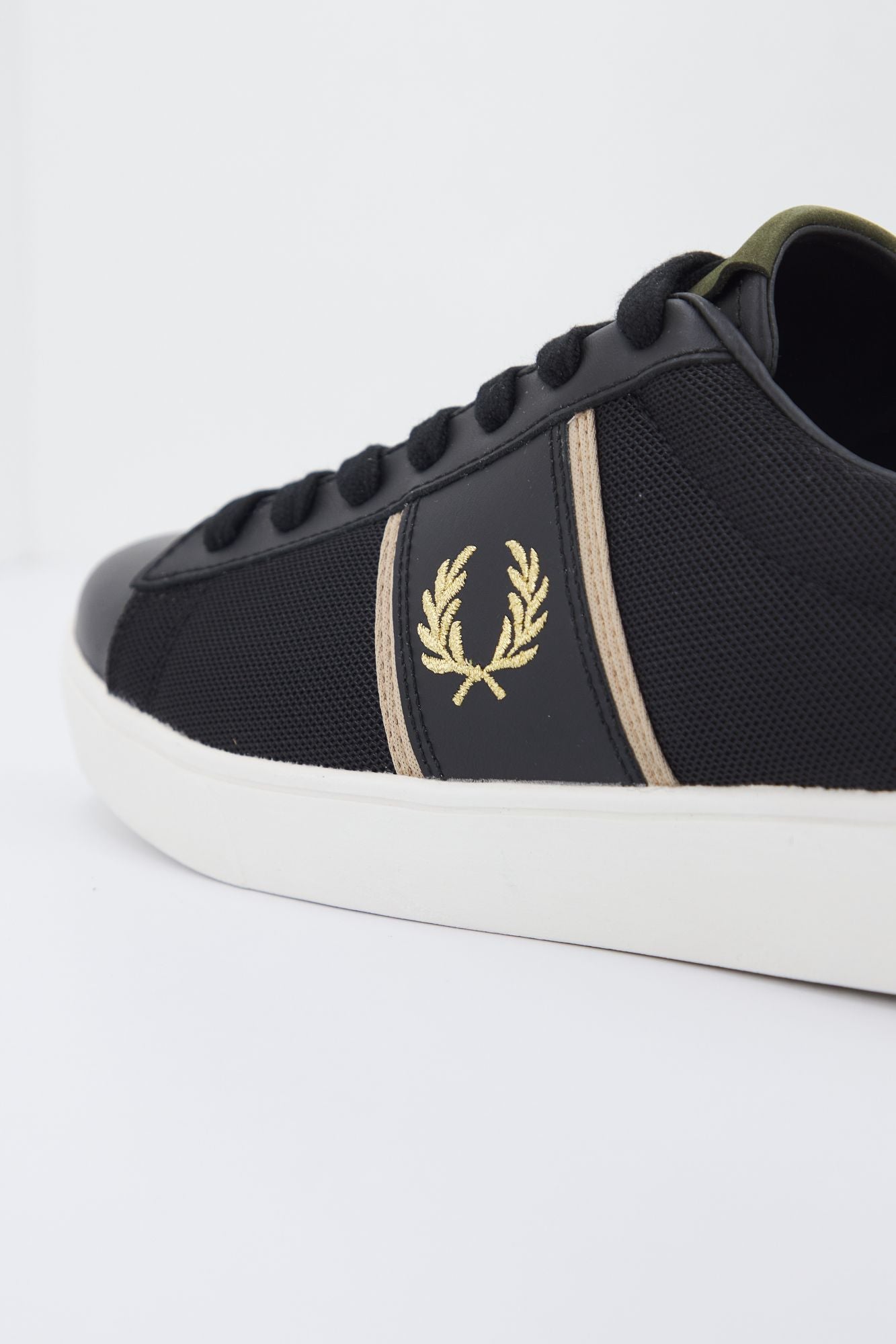 FRED PERRY B3302 en color NEGRO (3)