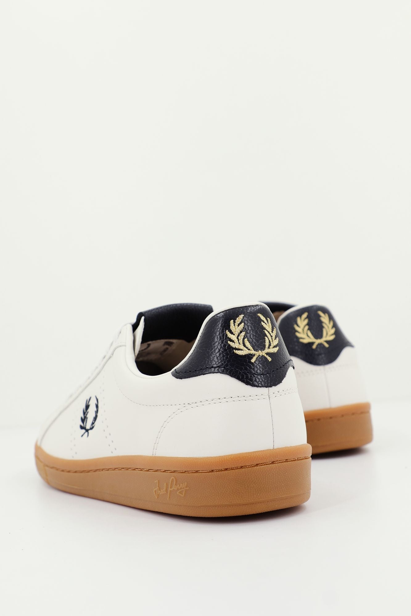 FRED PERRY LEATHER TAB en color BLANCO (4)