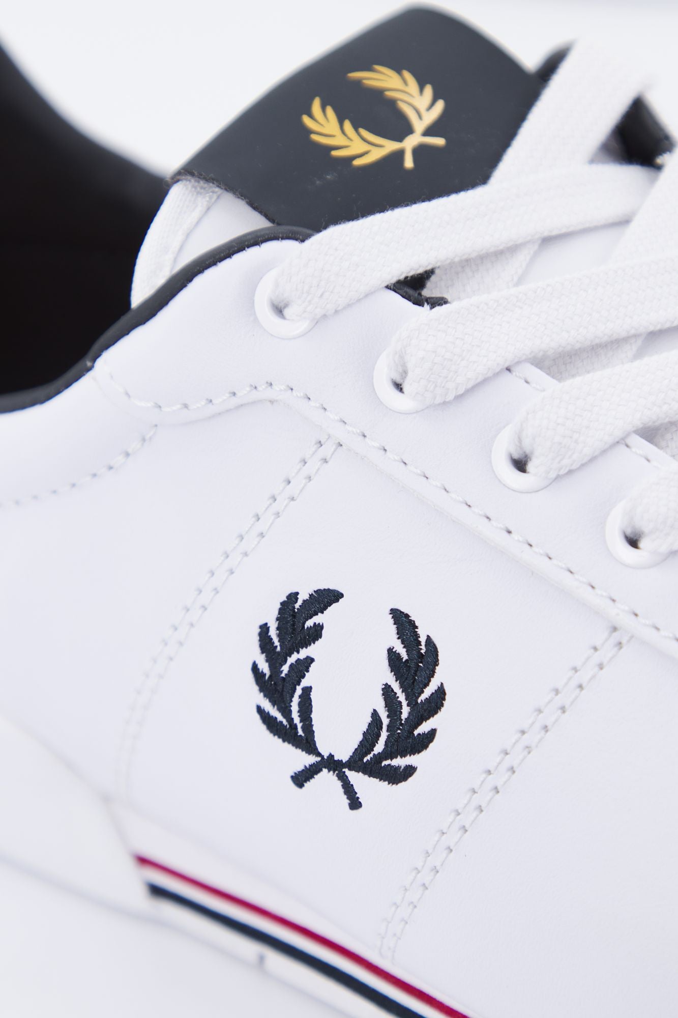 FRED PERRY  LEATHER en color BLANCO (4)