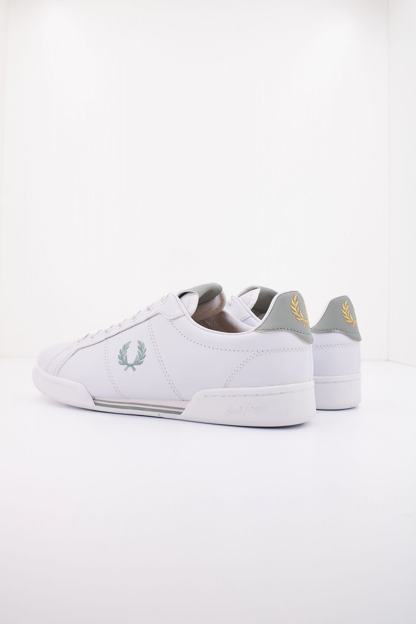 FRED PERRY B722 LEATHER en color BLANCO (3)