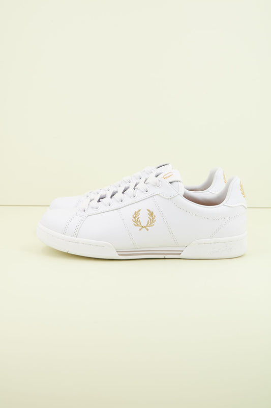 FRED PERRY  B722 LEATHER en color BLANCO (1)