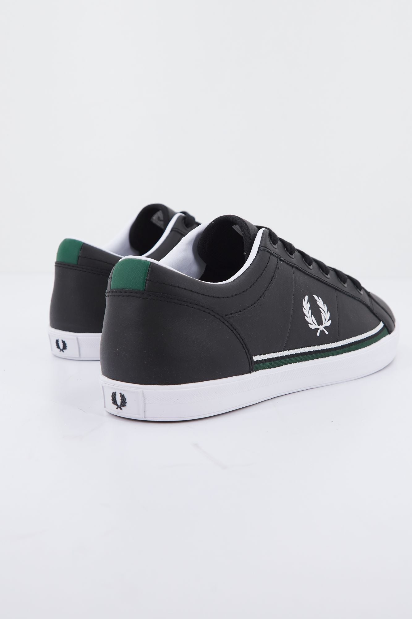 FRED PERRY  BASELINE TIPPED en color NEGRO (3)