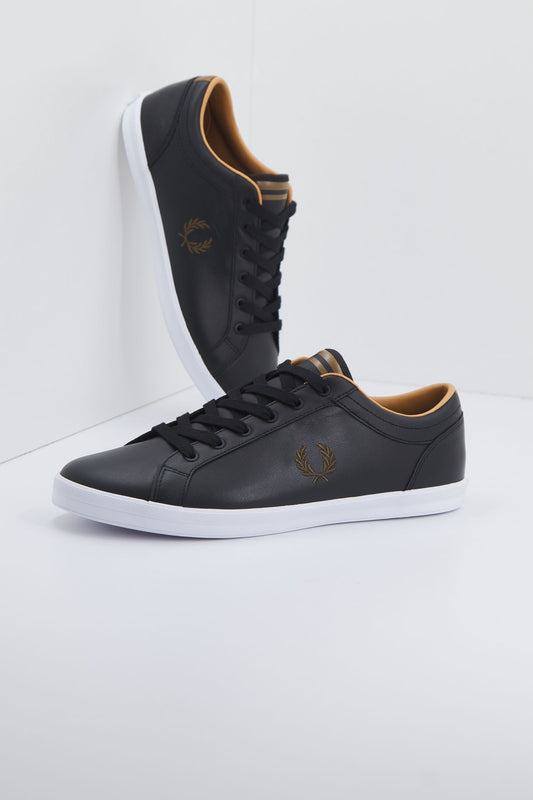 FRED PERRY BASELINE LEATHER en color NEGRO (1)