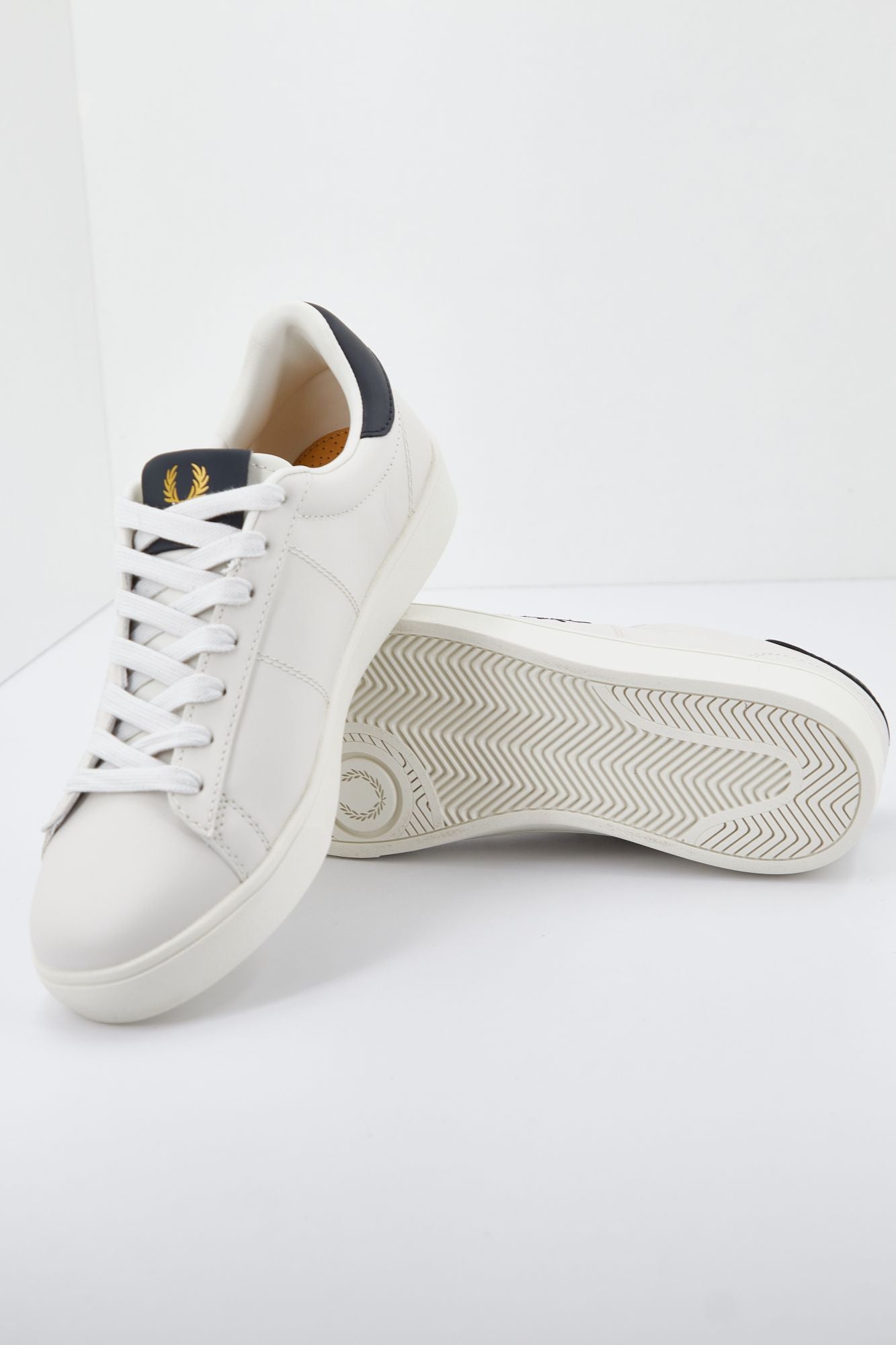 FRED PERRY SPENCER LEATHER en color BLANCO (3)