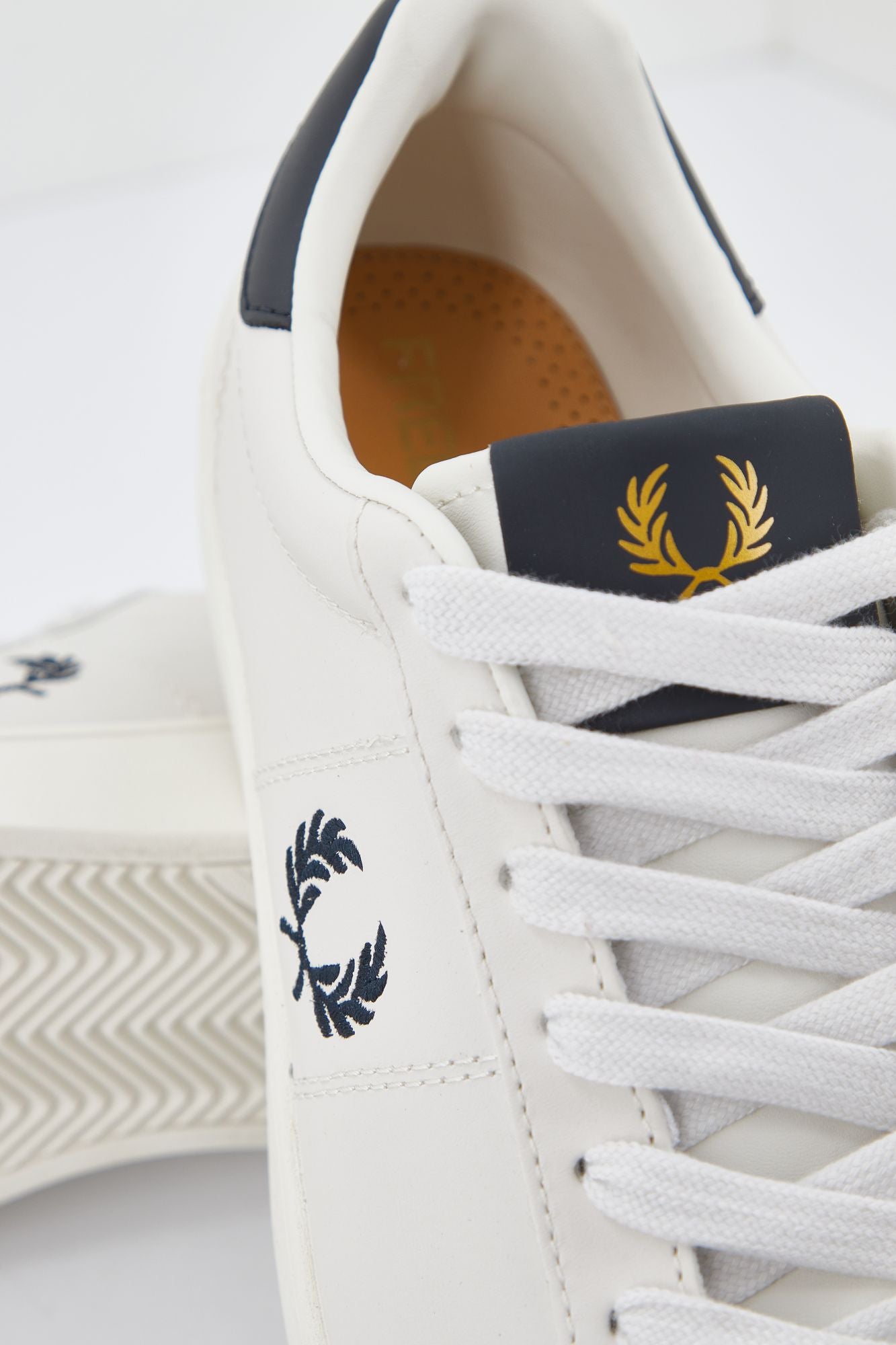 FRED PERRY SPENCER LEATHER en color BLANCO (4)