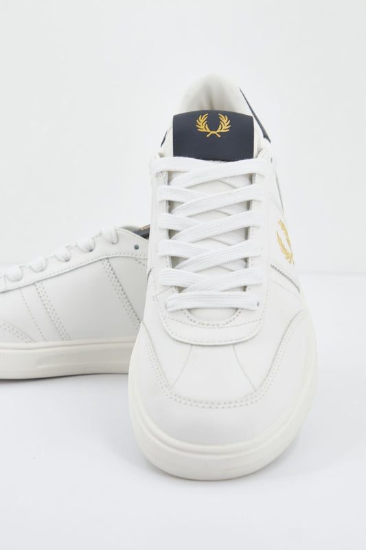 FRED PERRY  B400 LEATHER en color BLANCO (2)