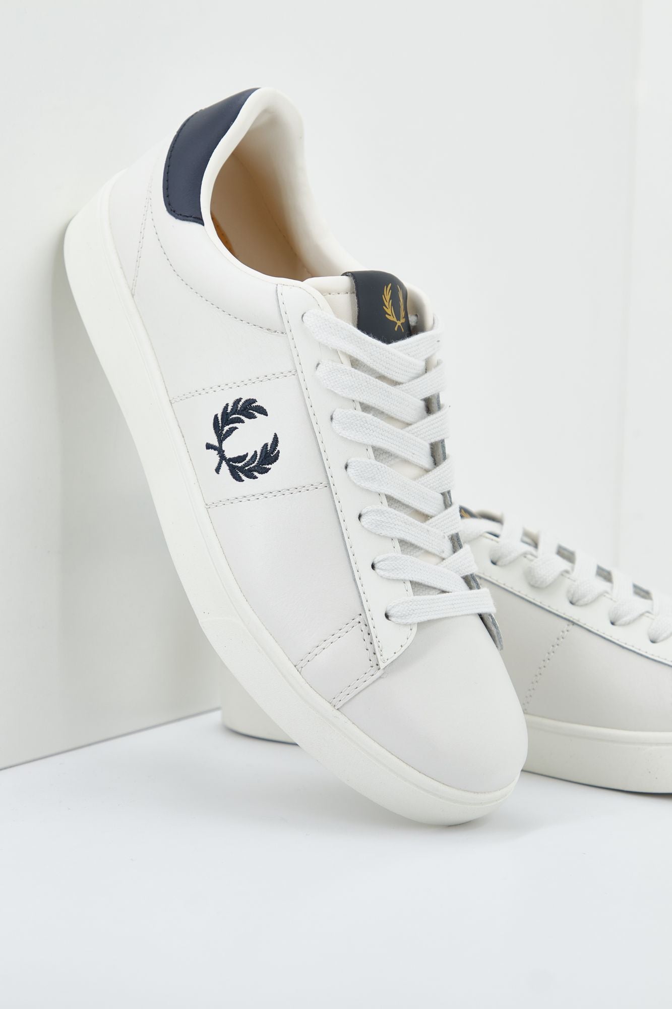 FRED PERRY SPENCER LEATHER en color BLANCO (2)