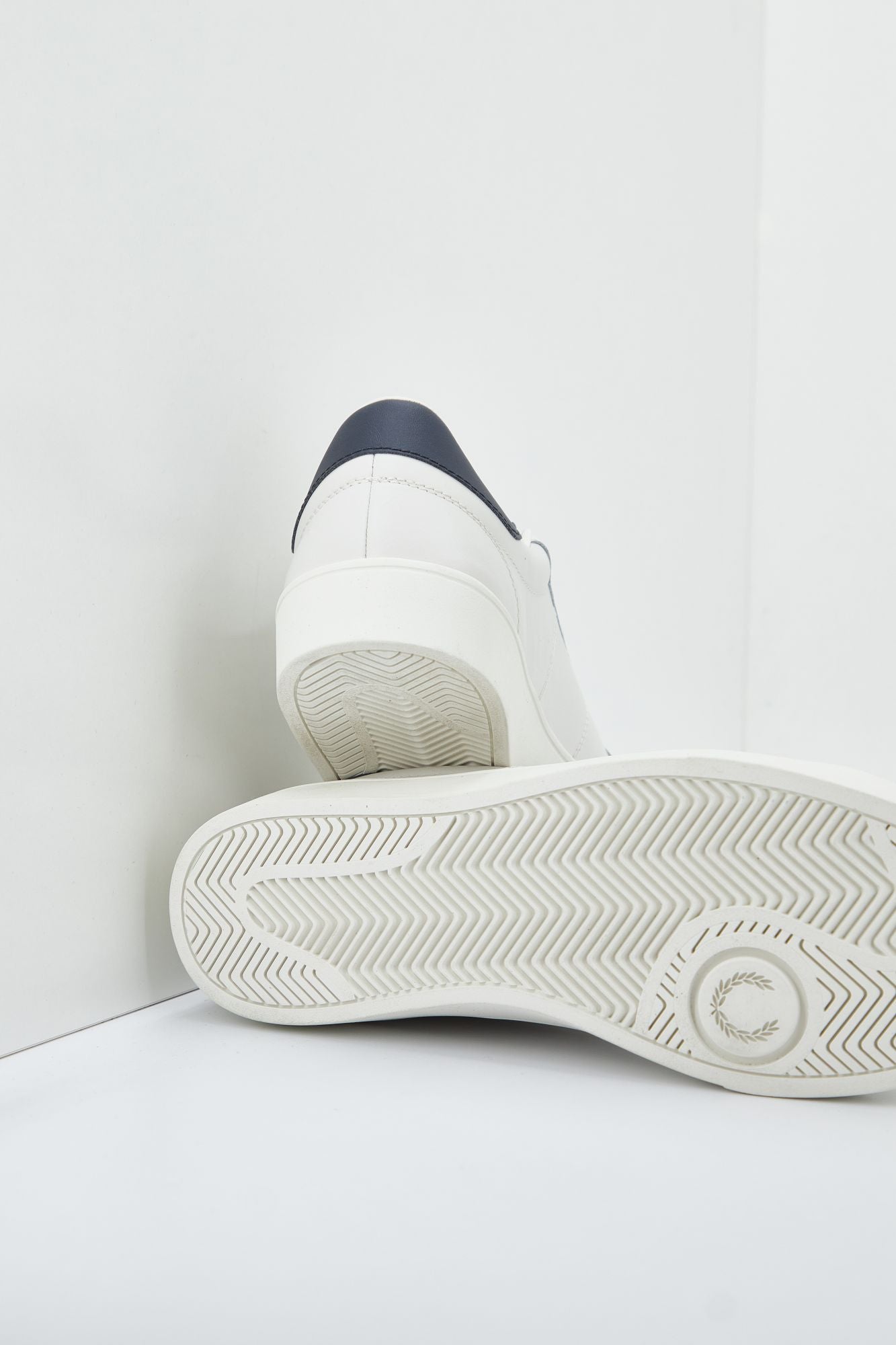 FRED PERRY SPENCER LEATHER en color BLANCO (3)