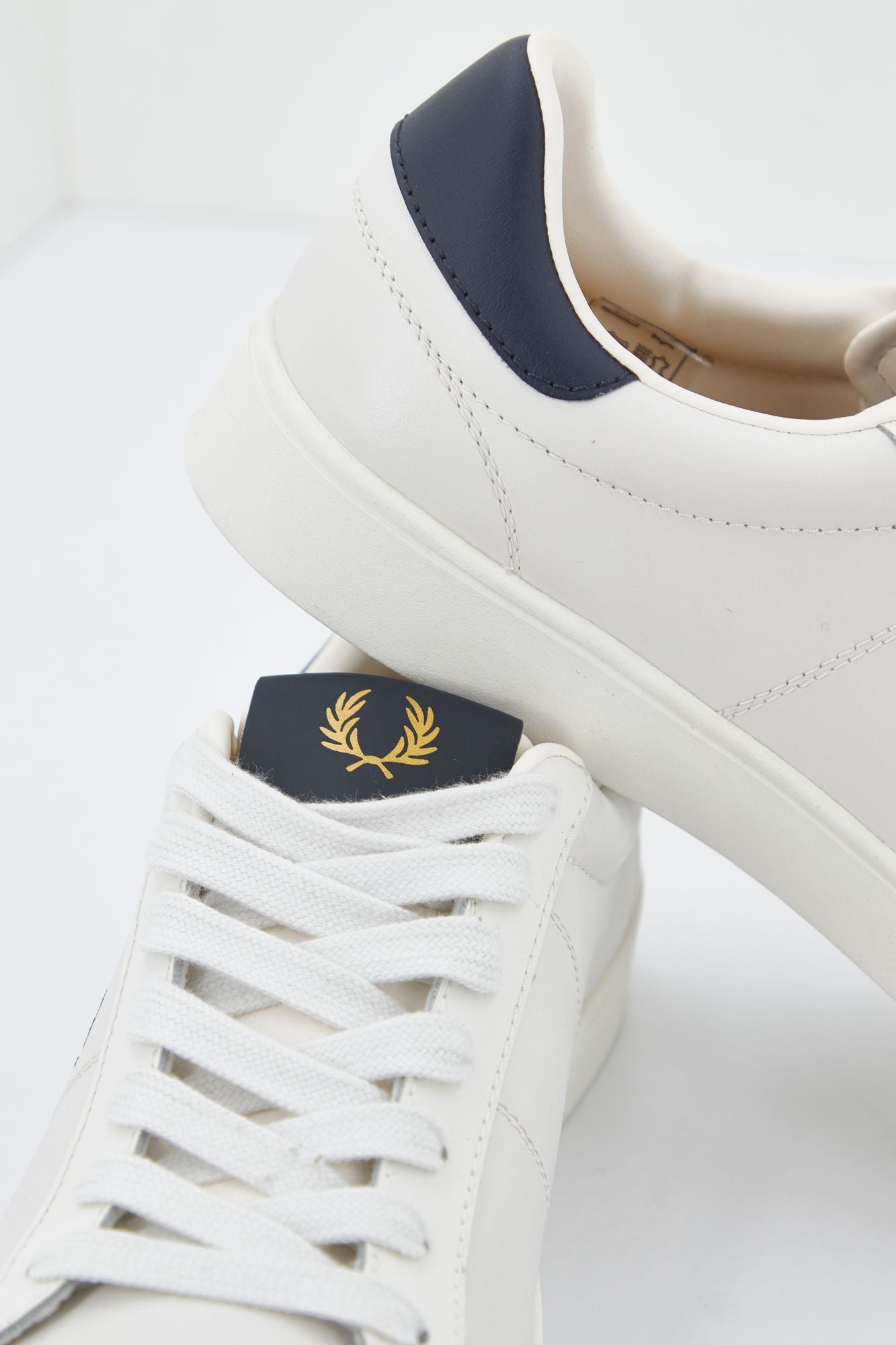 FRED PERRY SPENCER LEATHER en color BLANCO (4)