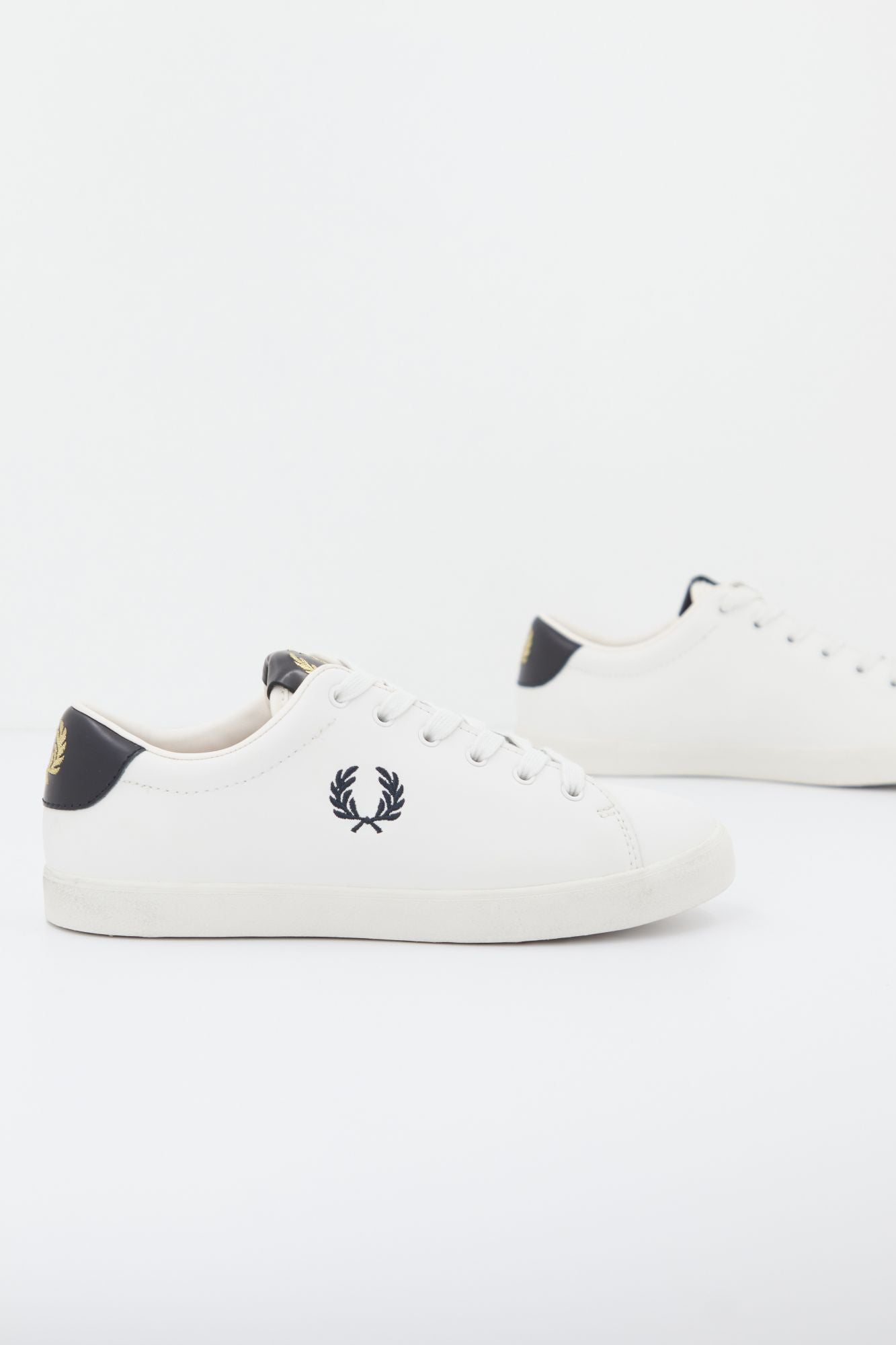 FRED PERRY LOTTIE LEATHER en color BLANCO (1)