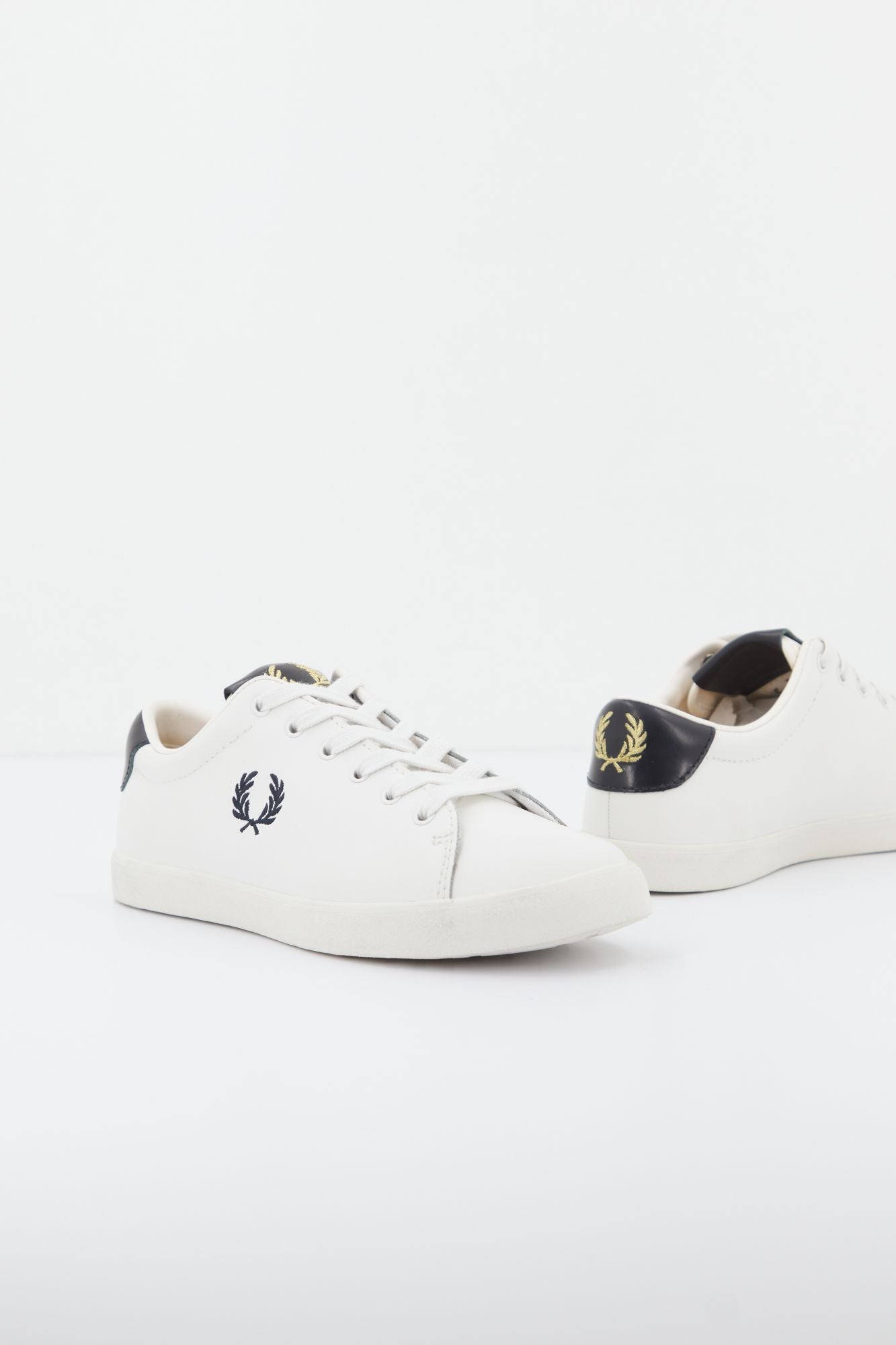 FRED PERRY LOTTIE LEATHER en color BLANCO (2)